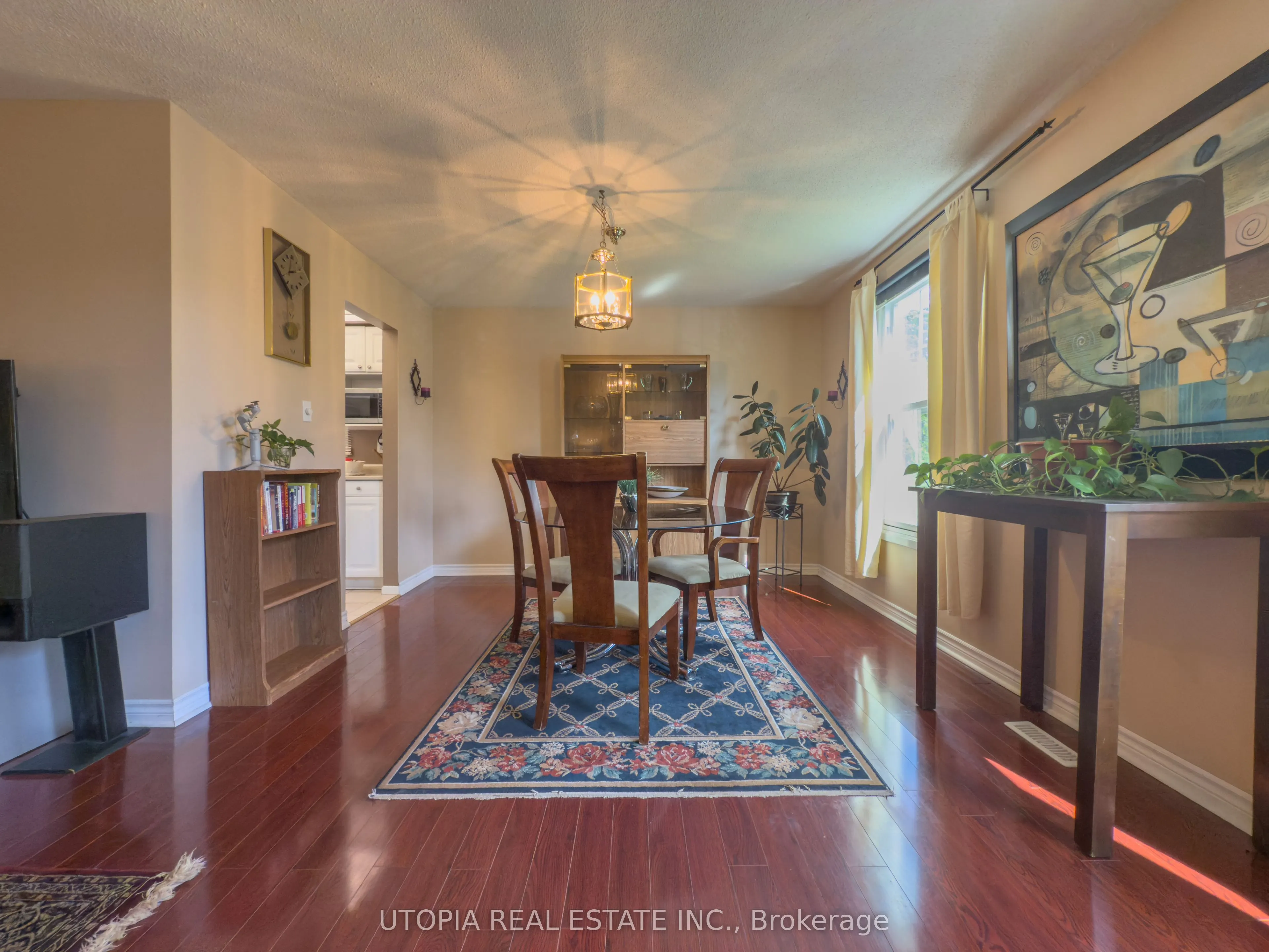 165 North Service Road E