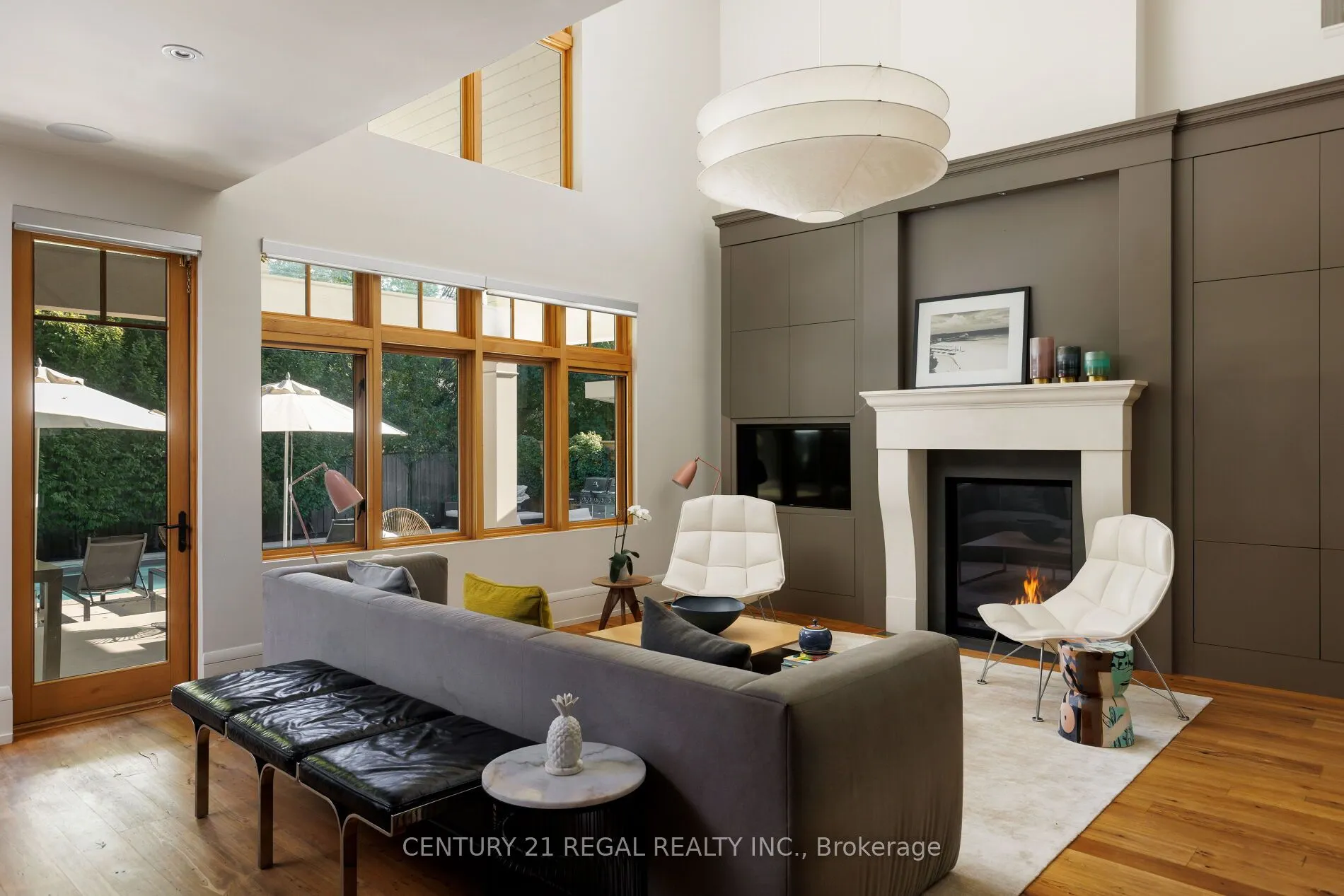 2442 Meadowood Crescent