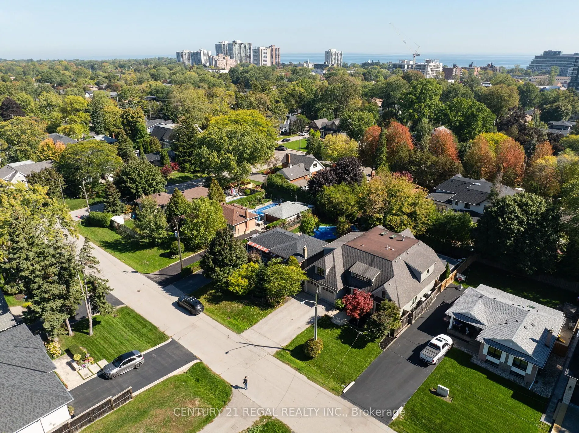 2442 Meadowood Crescent