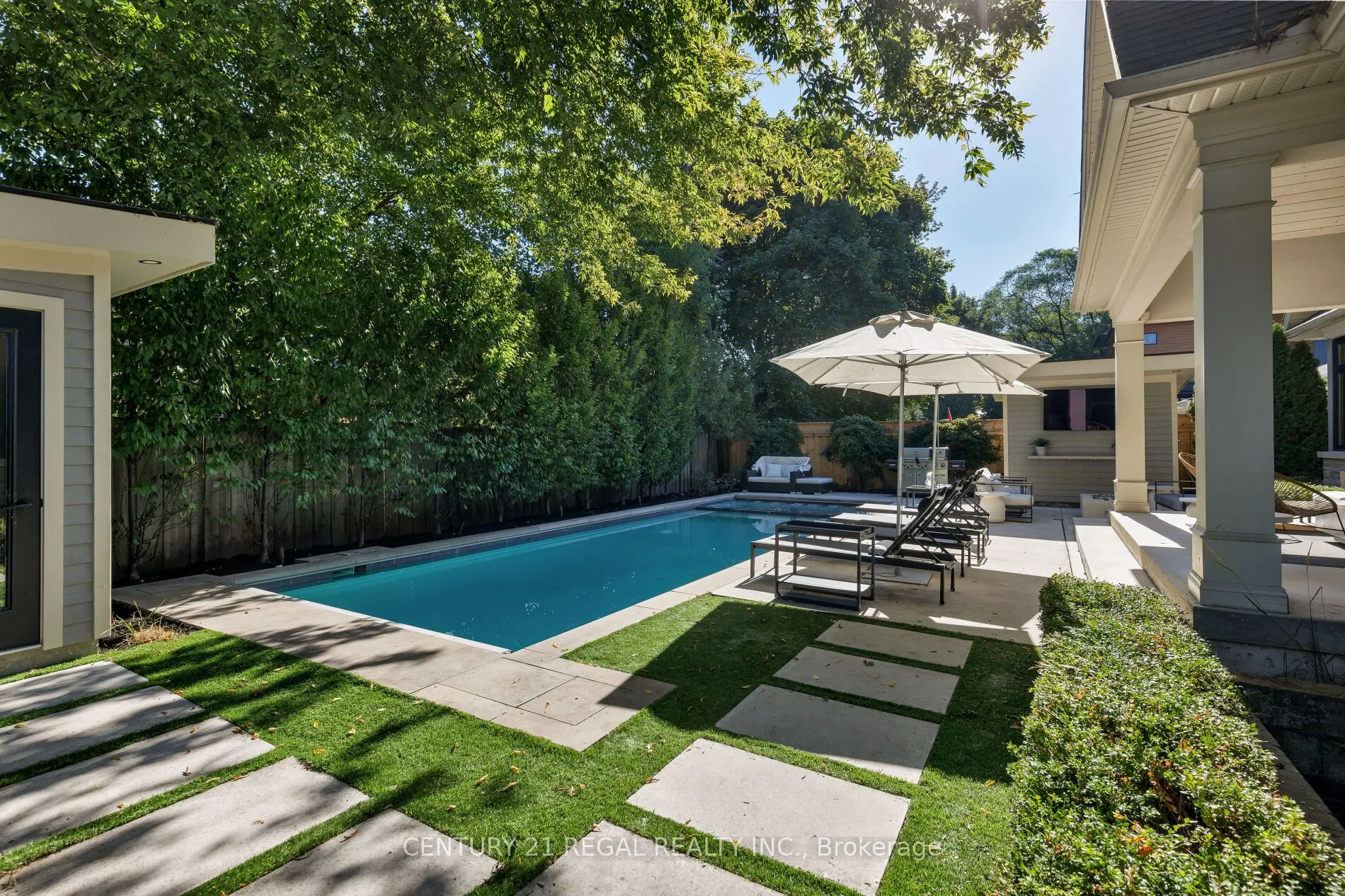 2442 Meadowood Crescent