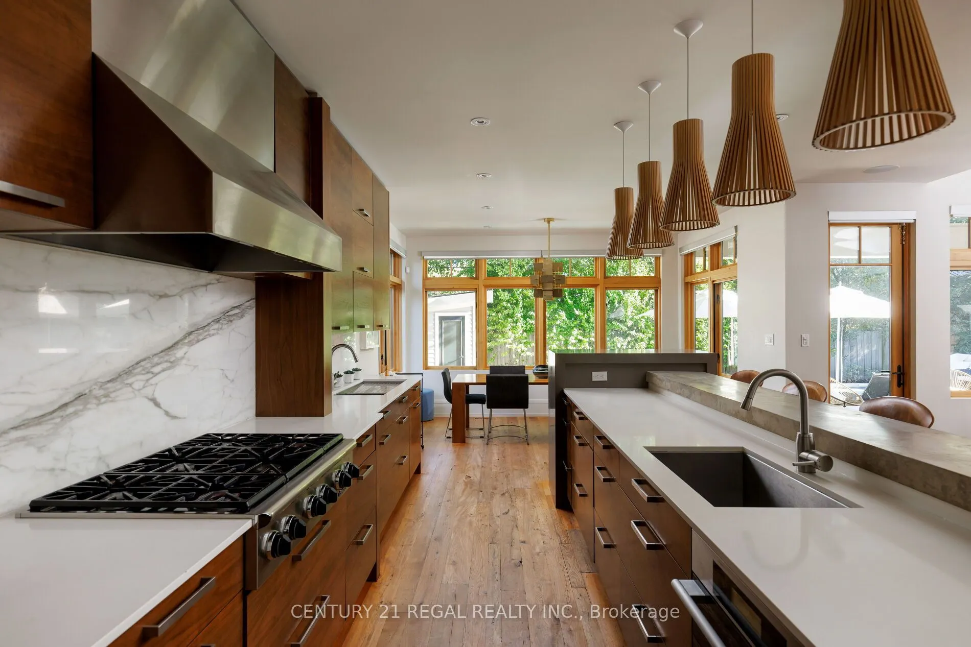 2442 Meadowood Crescent
