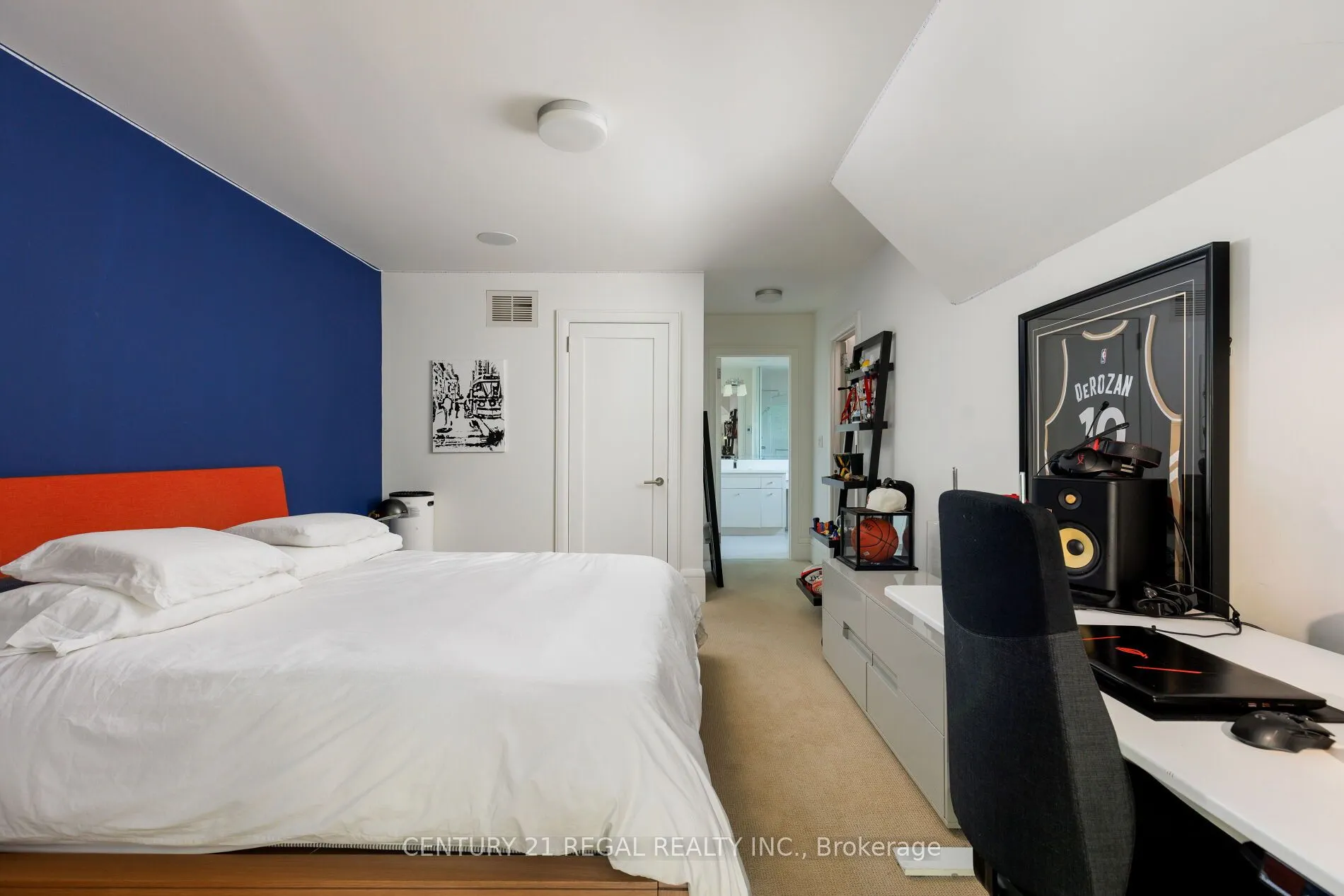 2442 Meadowood Crescent