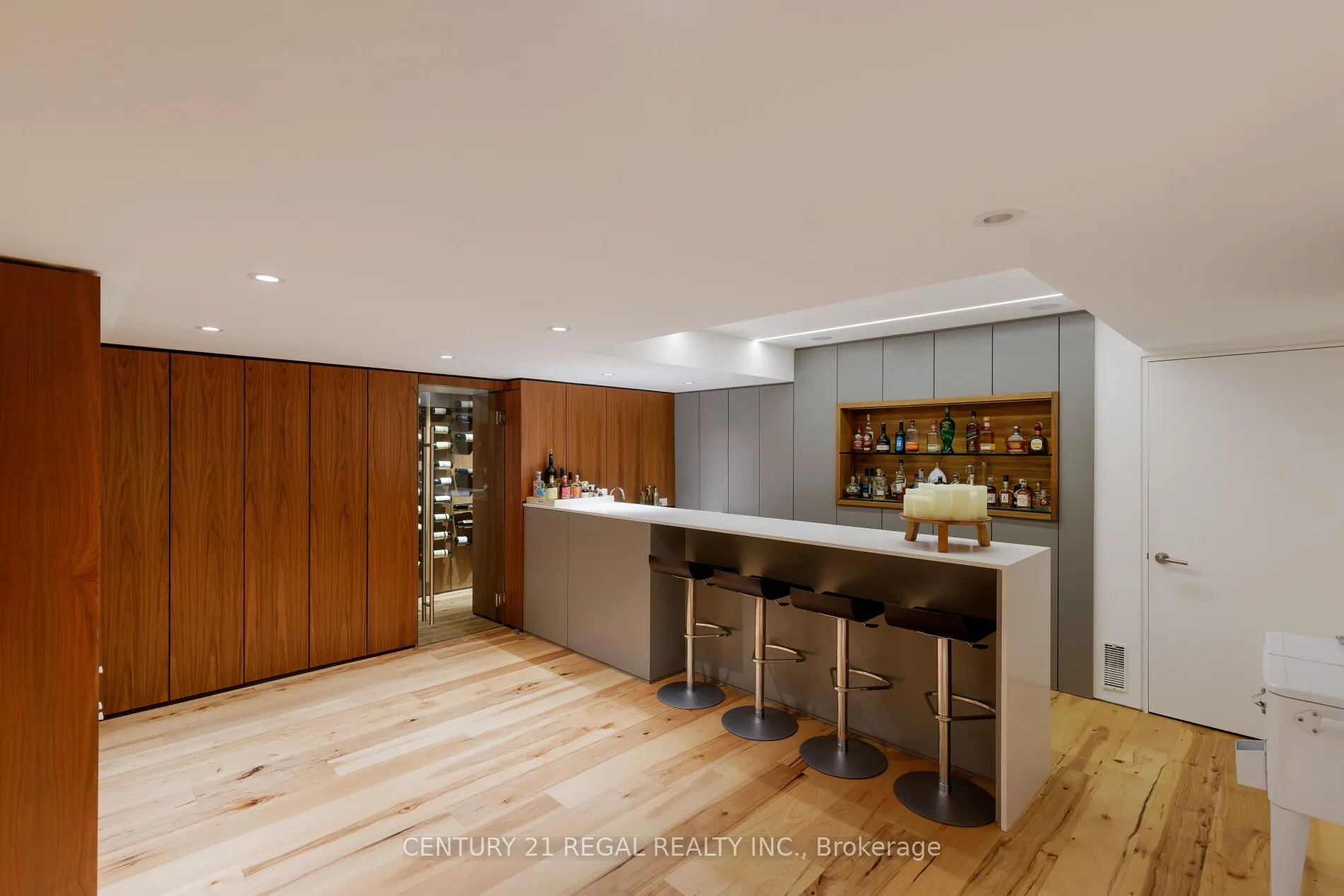 2442 Meadowood Crescent