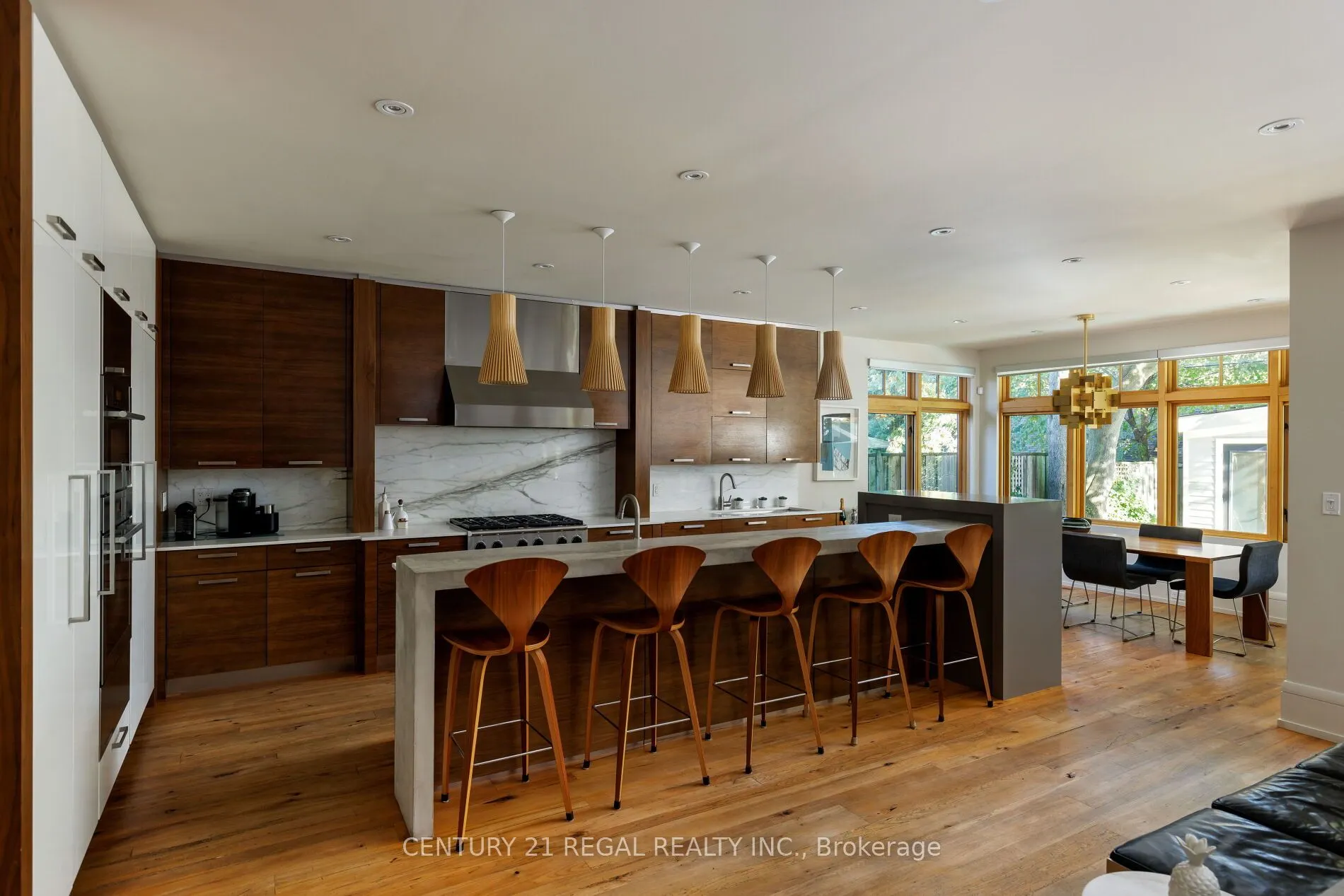 2442 Meadowood Crescent