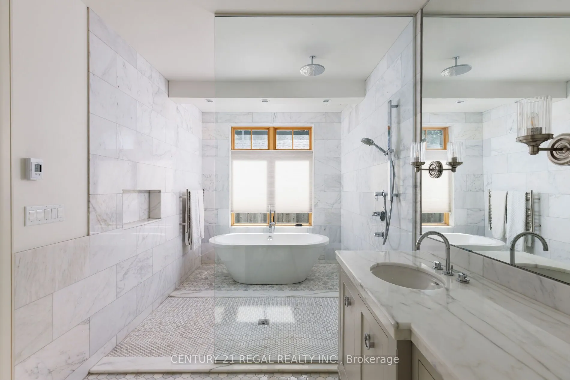 2442 Meadowood Crescent