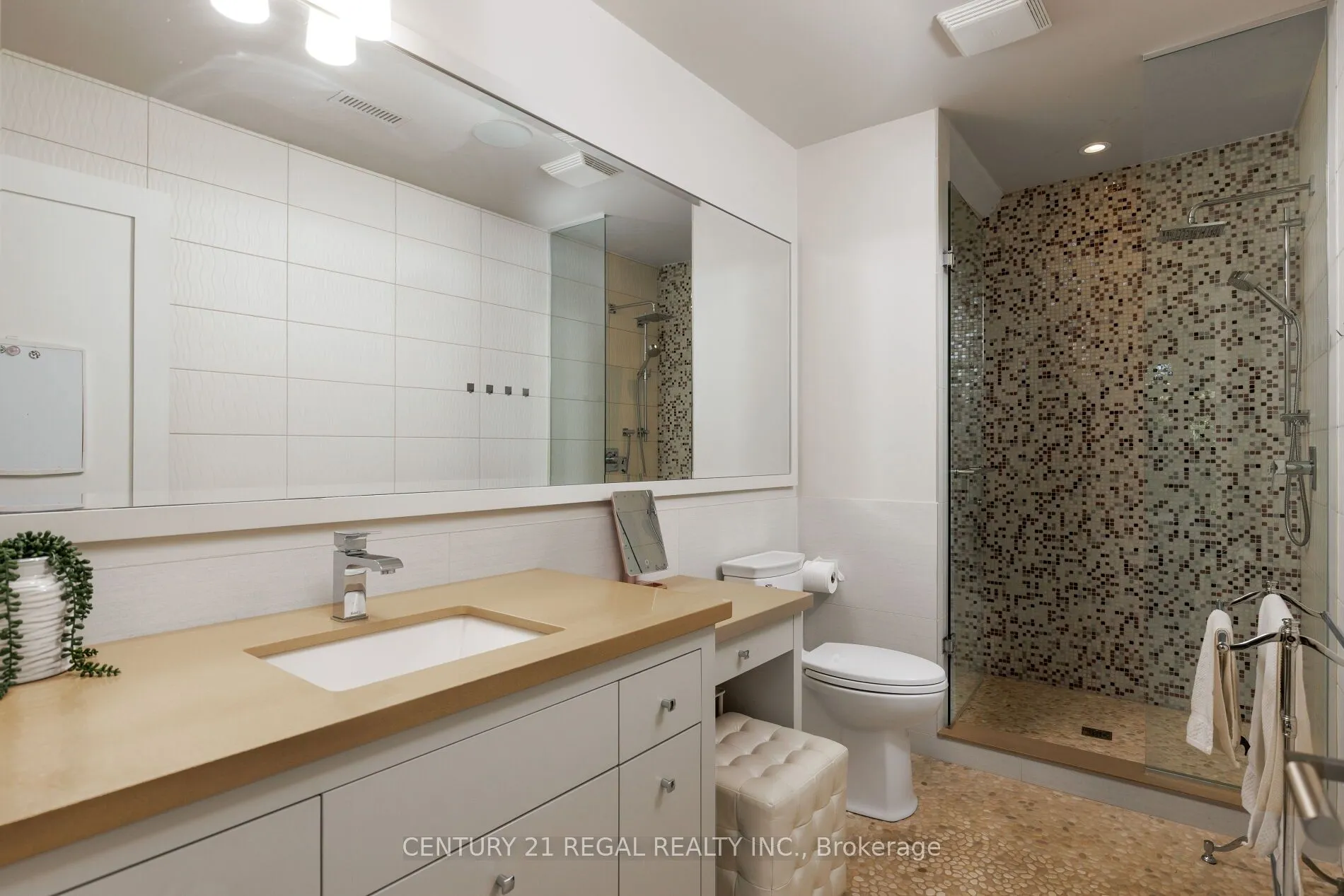 2442 Meadowood Crescent