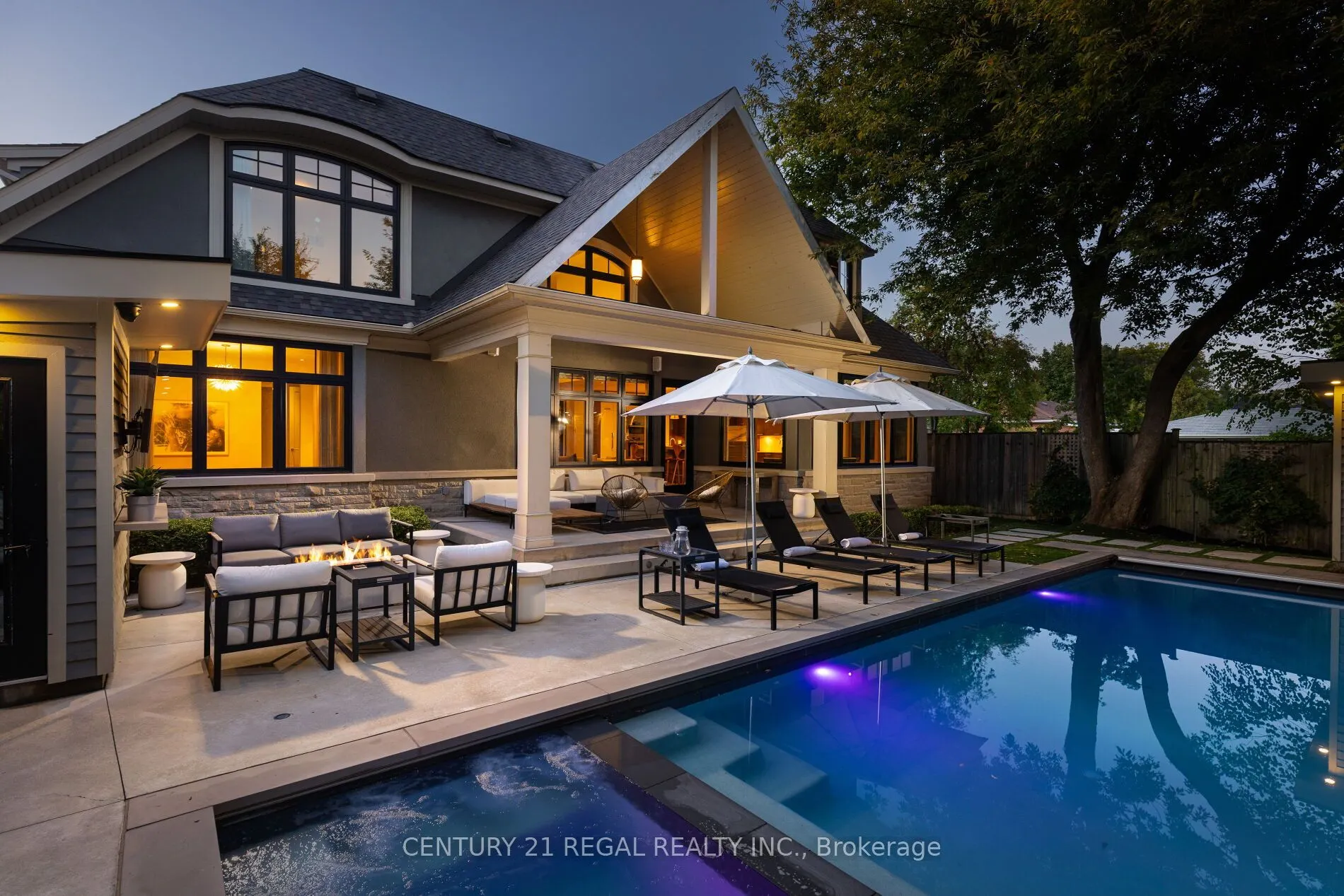2442 Meadowood Crescent