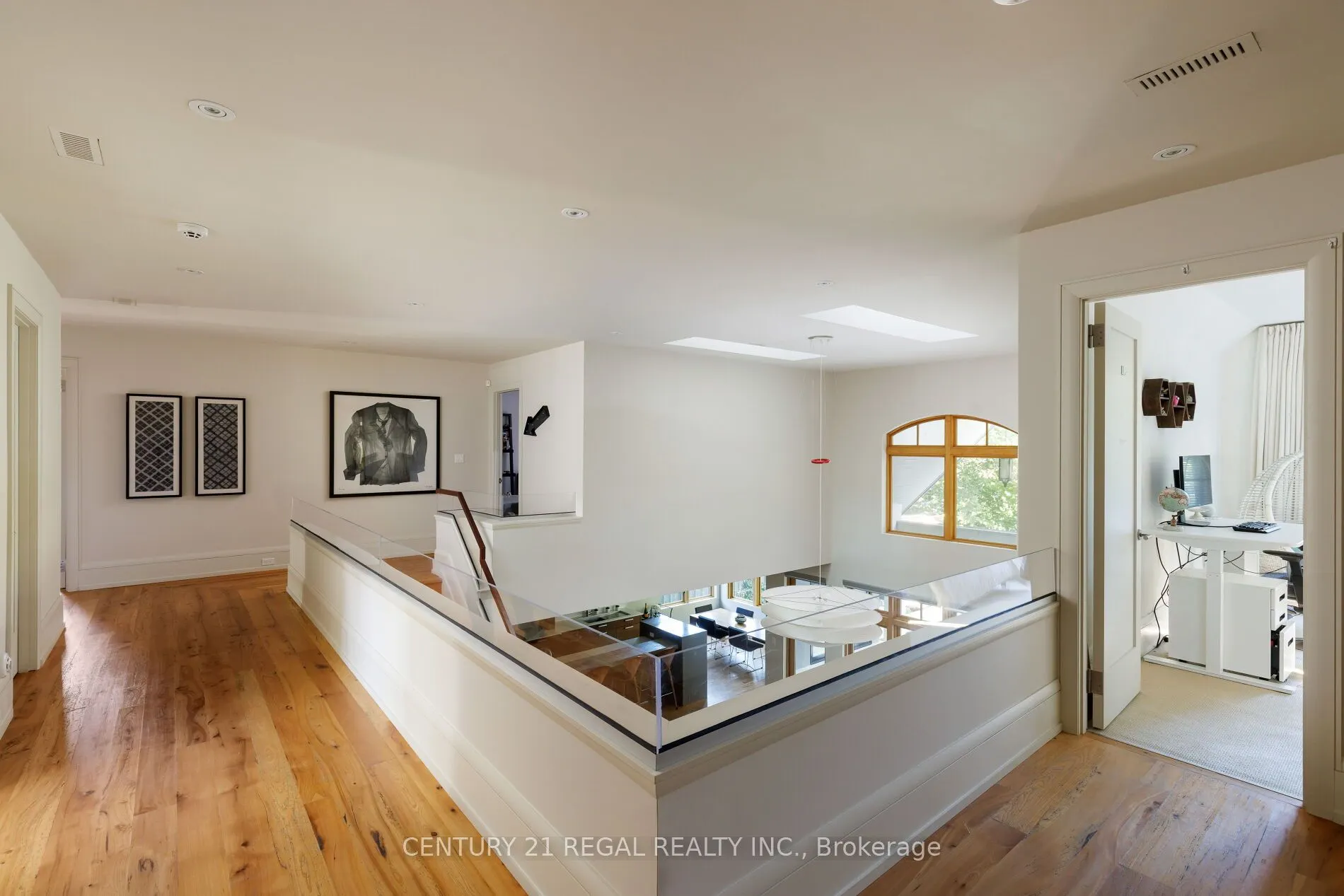 2442 Meadowood Crescent