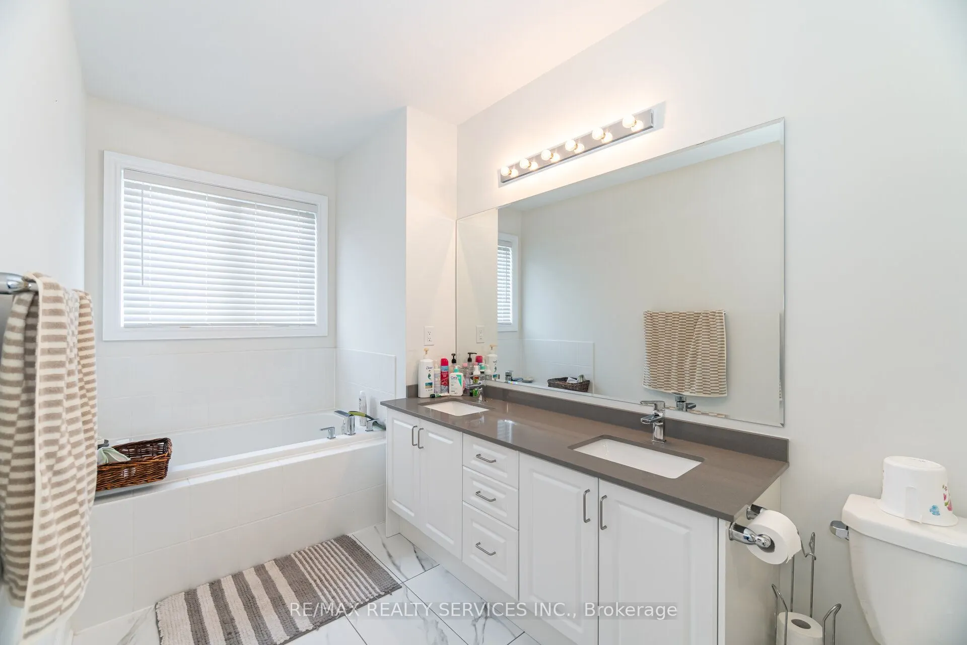 38 Foxsparrow Road