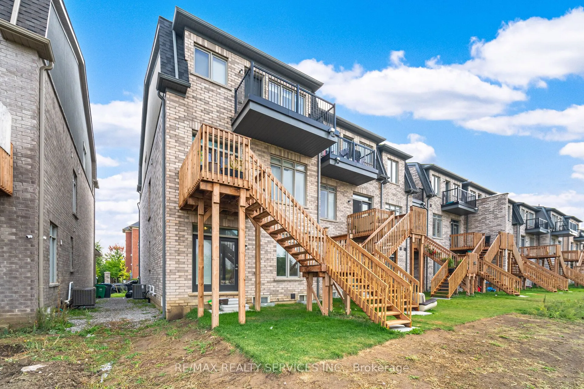 38 Foxsparrow Road