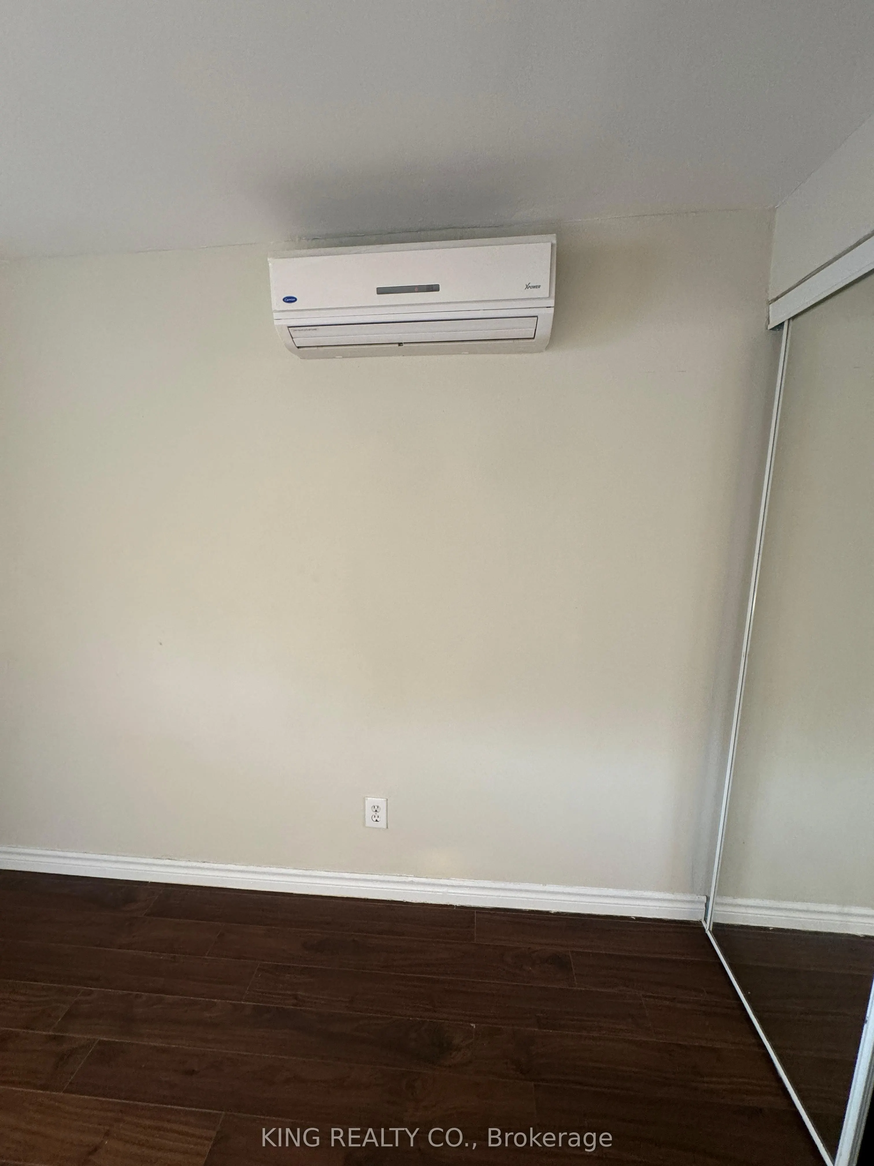 24 Grand River Court