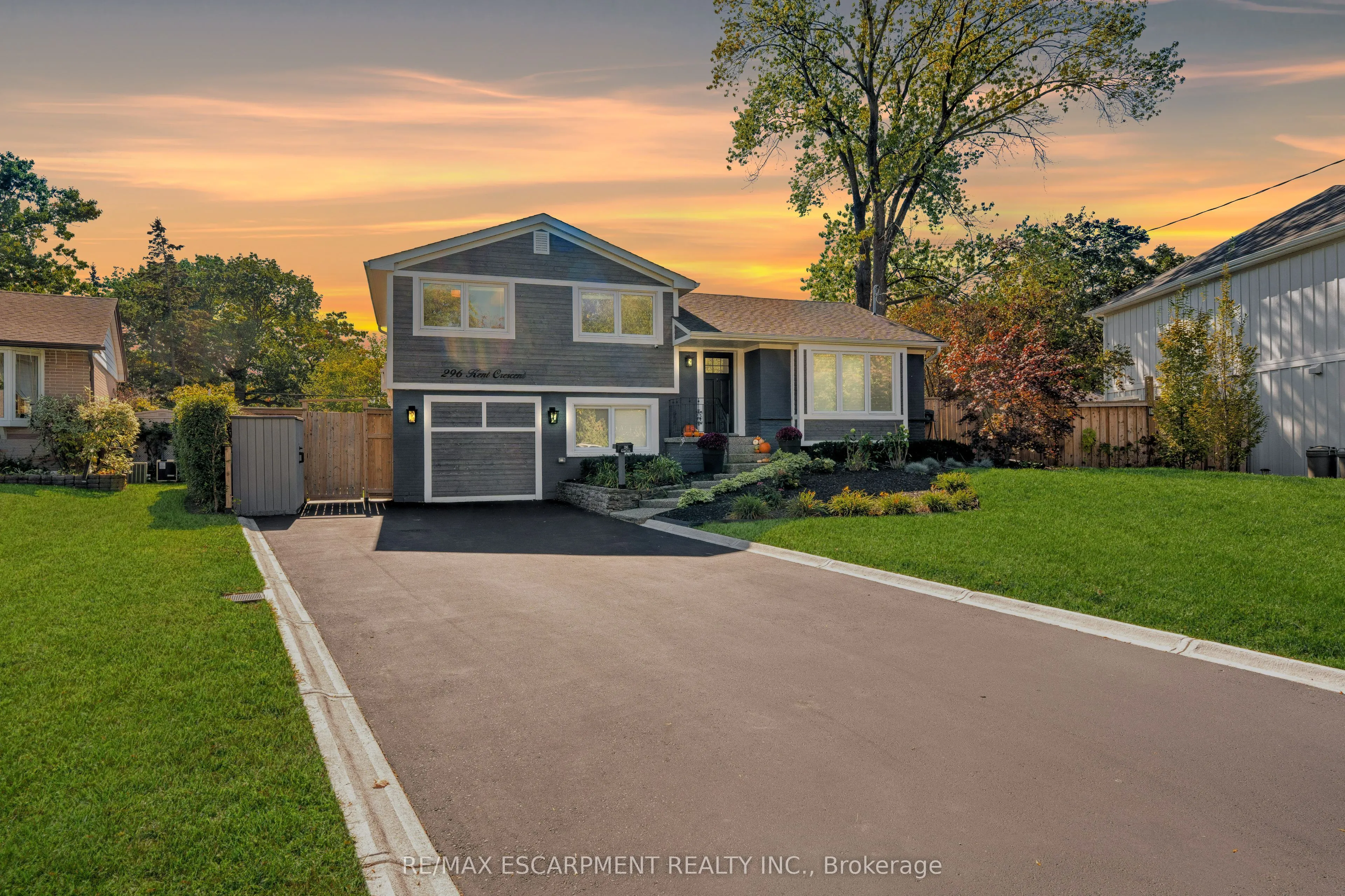 296 Kent Crescent