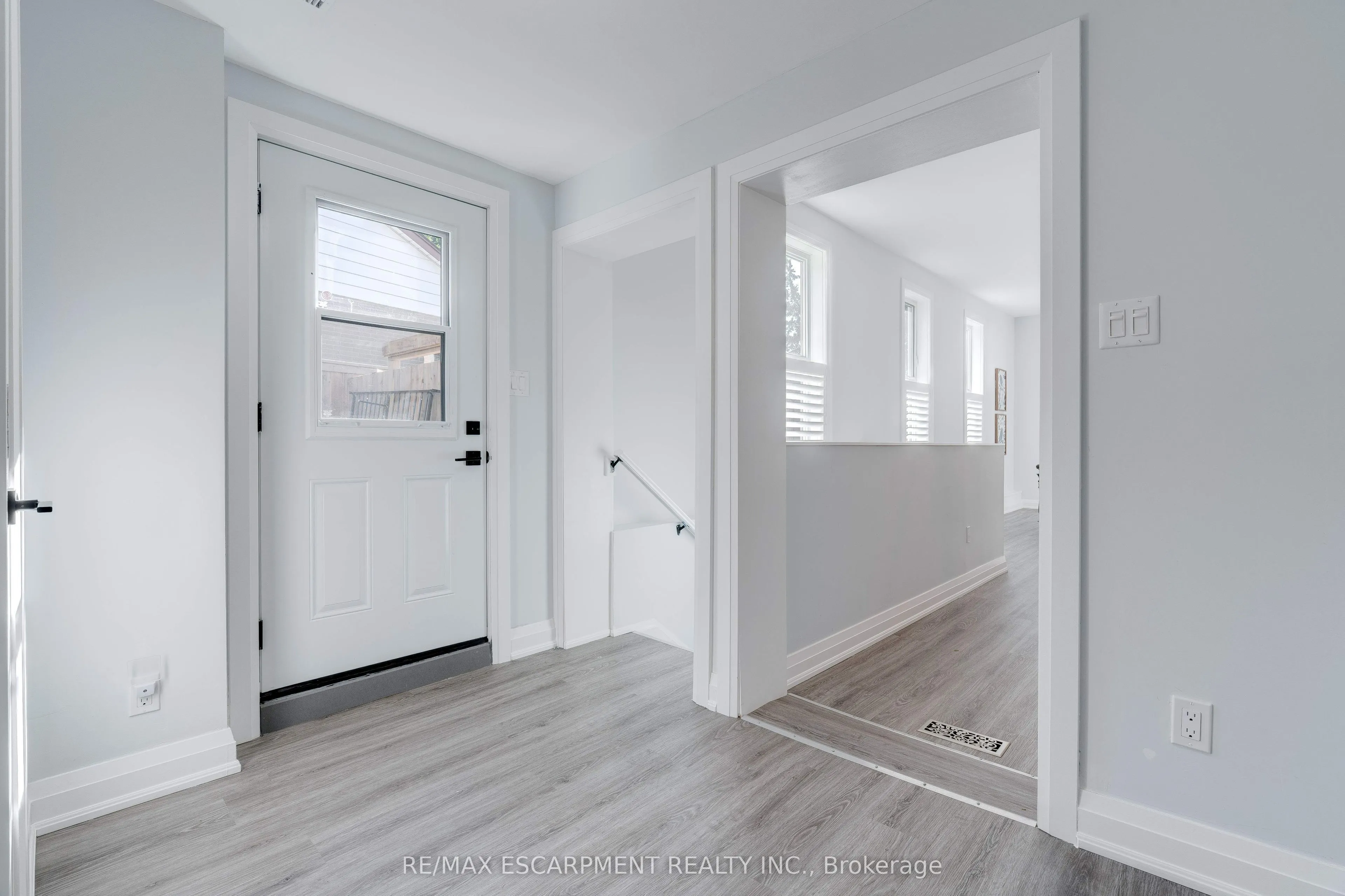 296 Kent Crescent