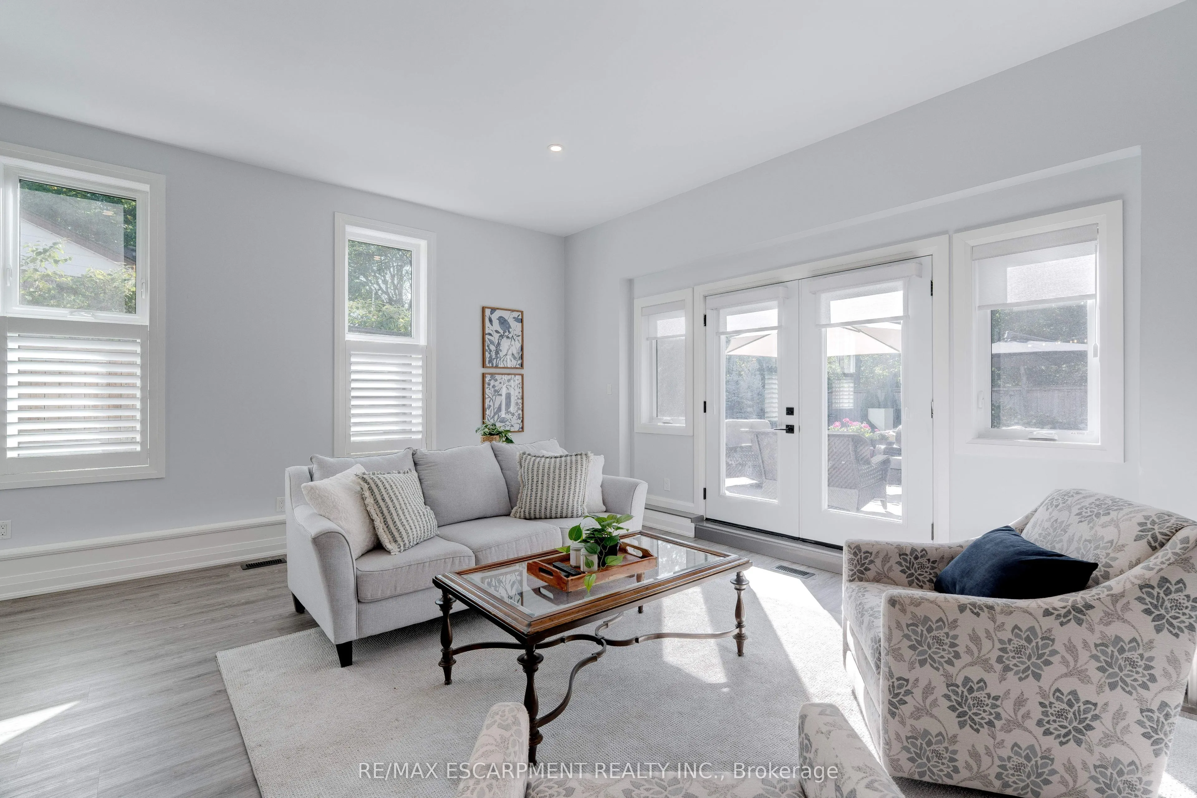 296 Kent Crescent