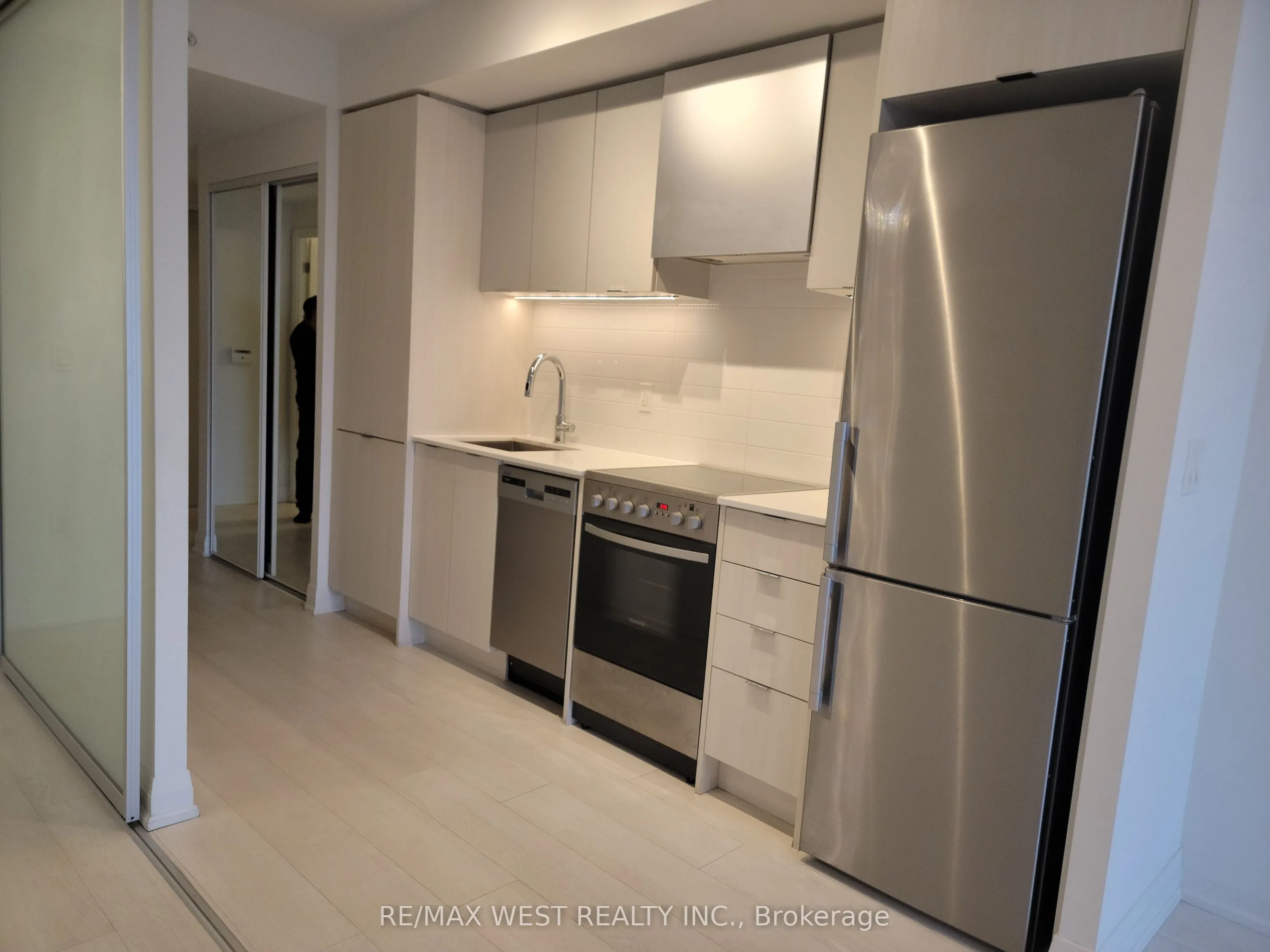 10 Gibbs Road, #425