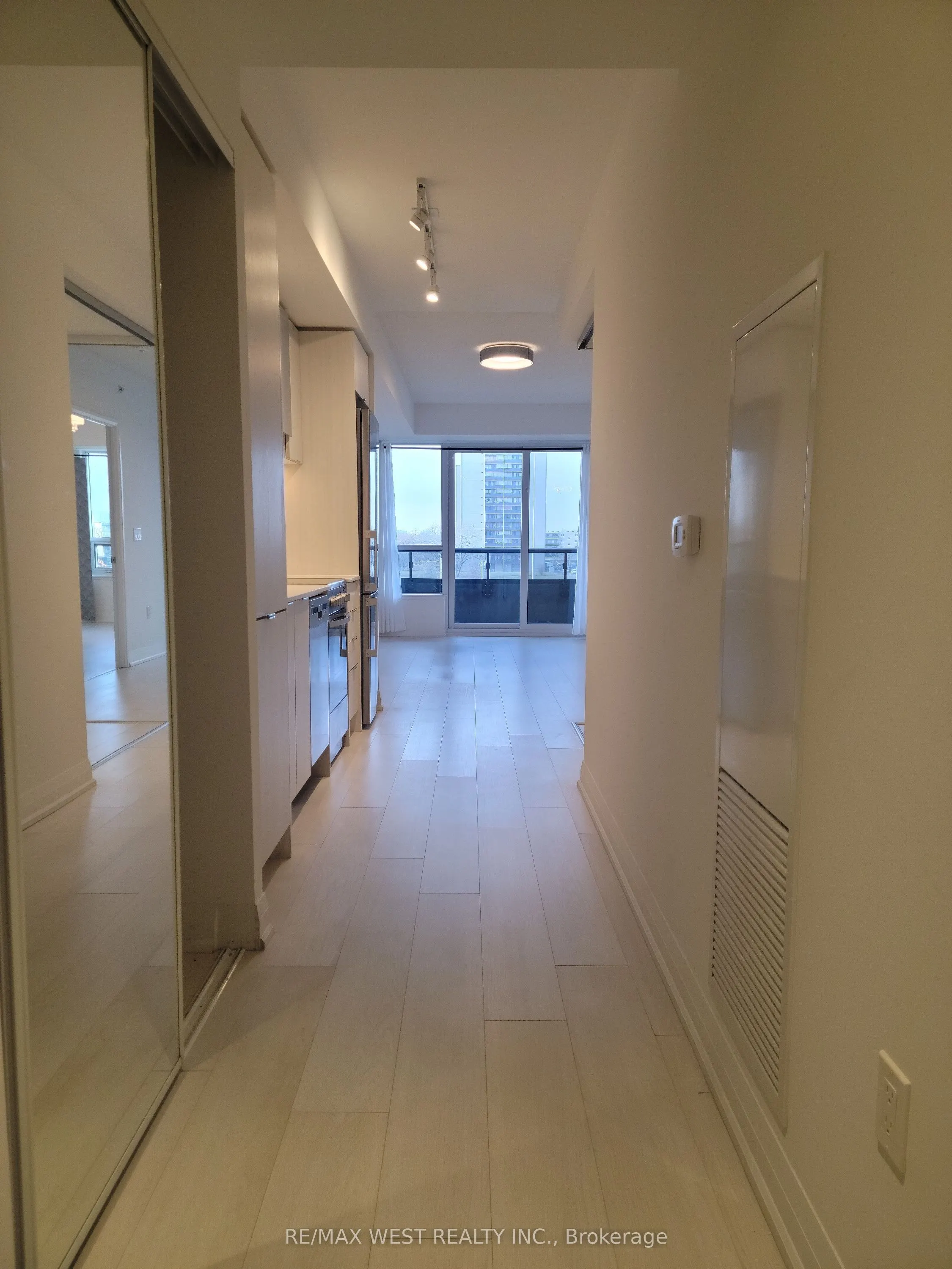 10 Gibbs Road, #425