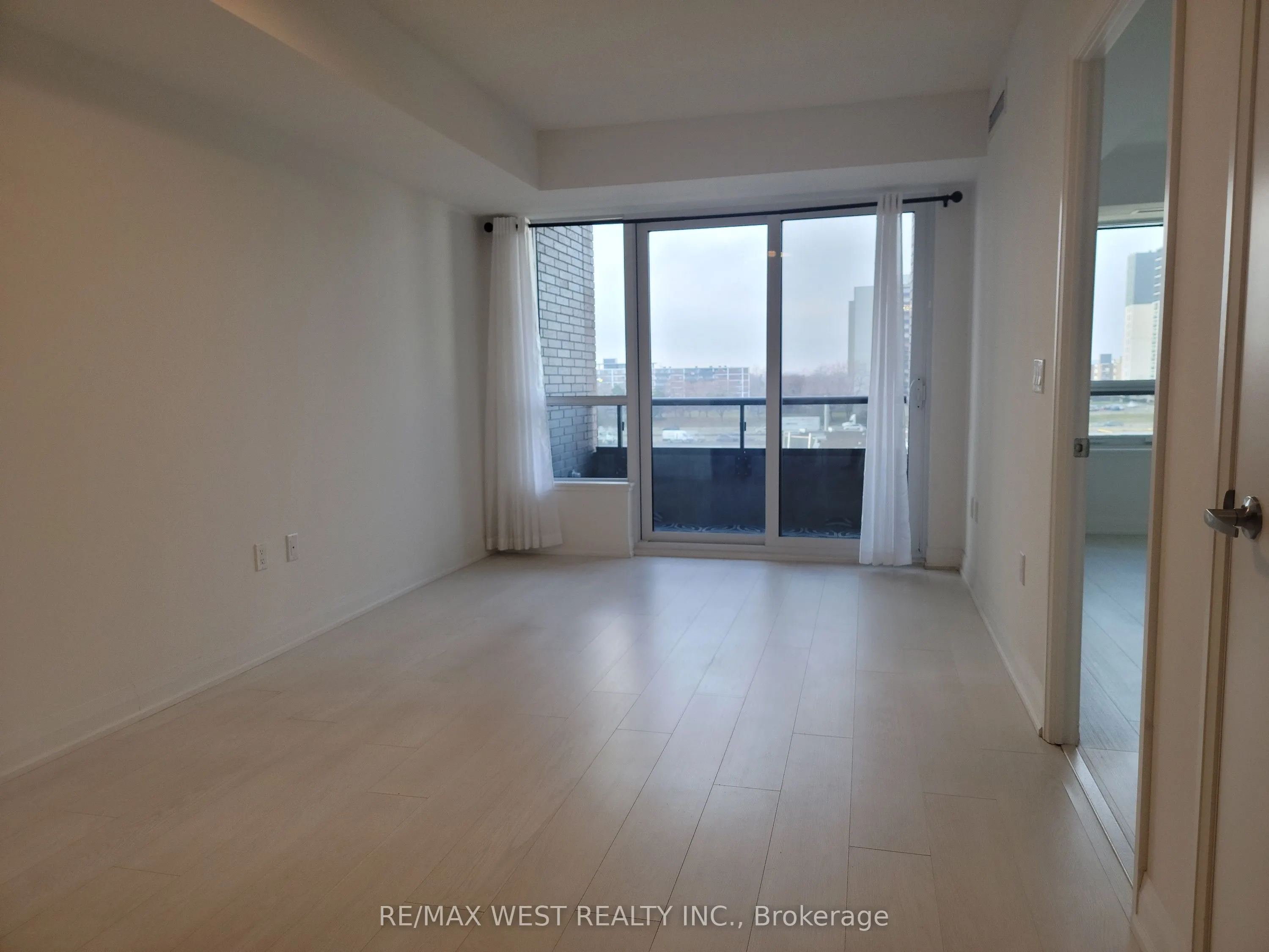 10 Gibbs Road, #425