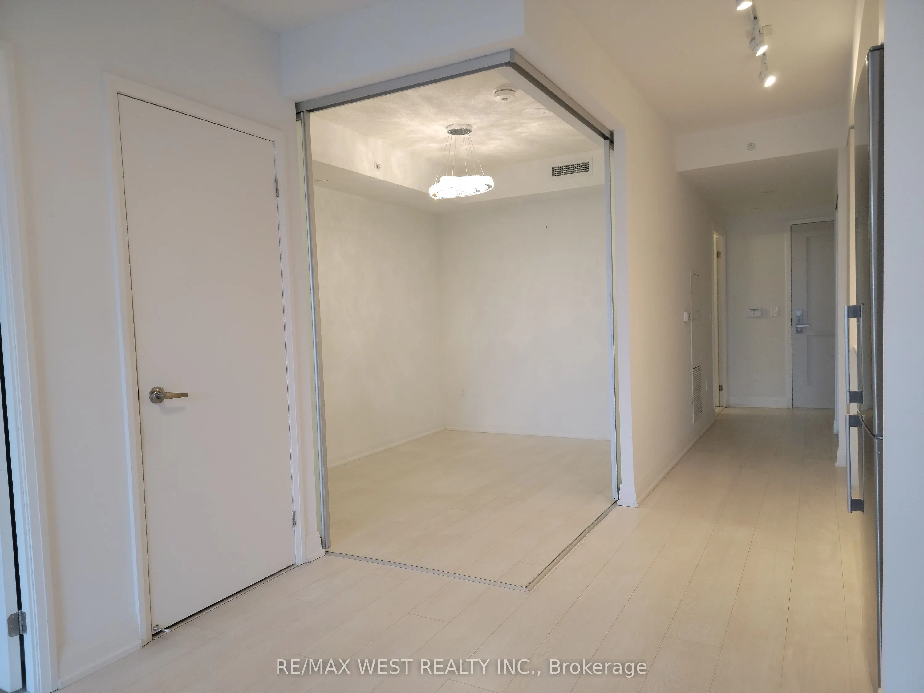 10 Gibbs Road, #425