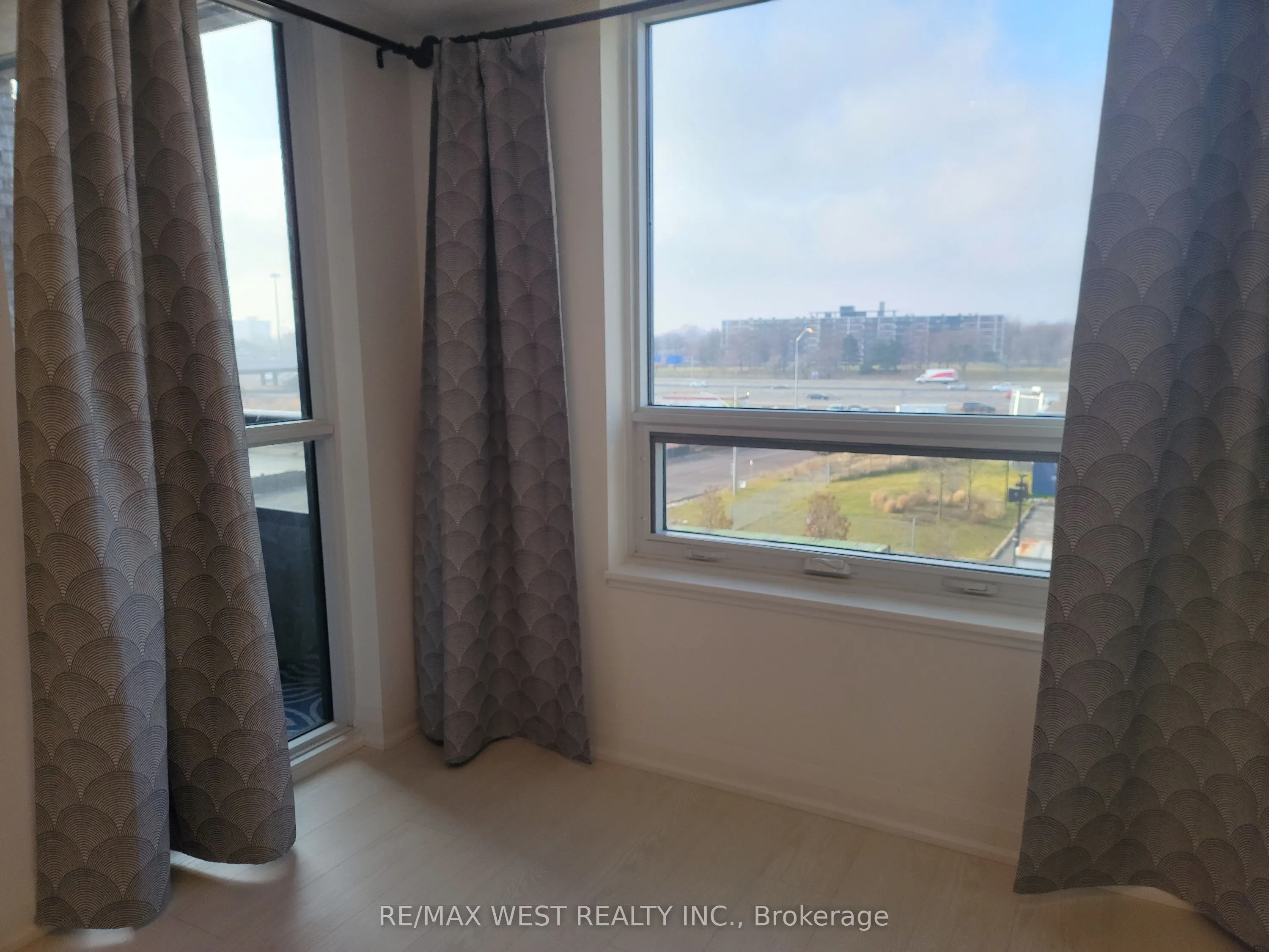 10 Gibbs Road, #425