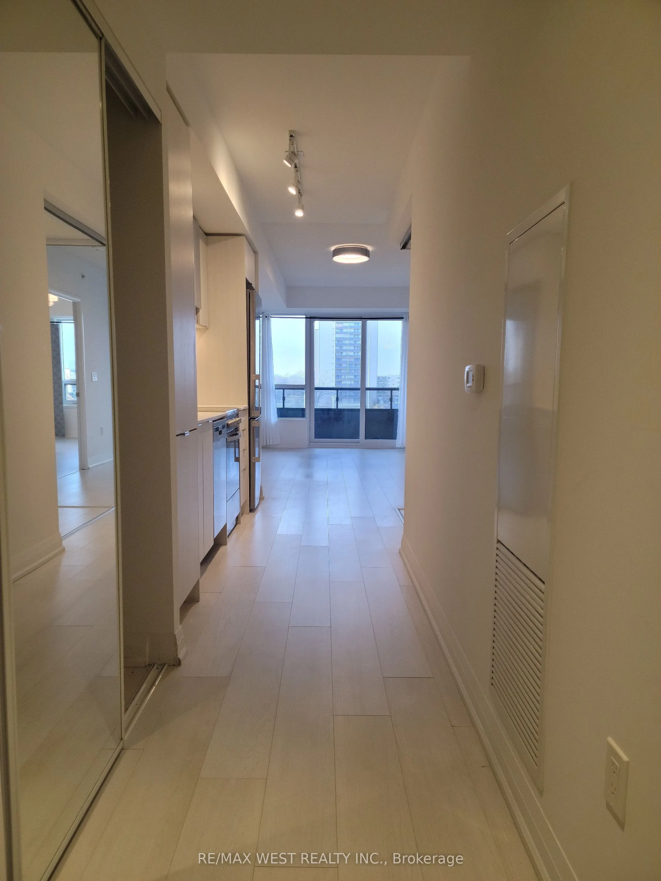 10 Gibbs Road, #425