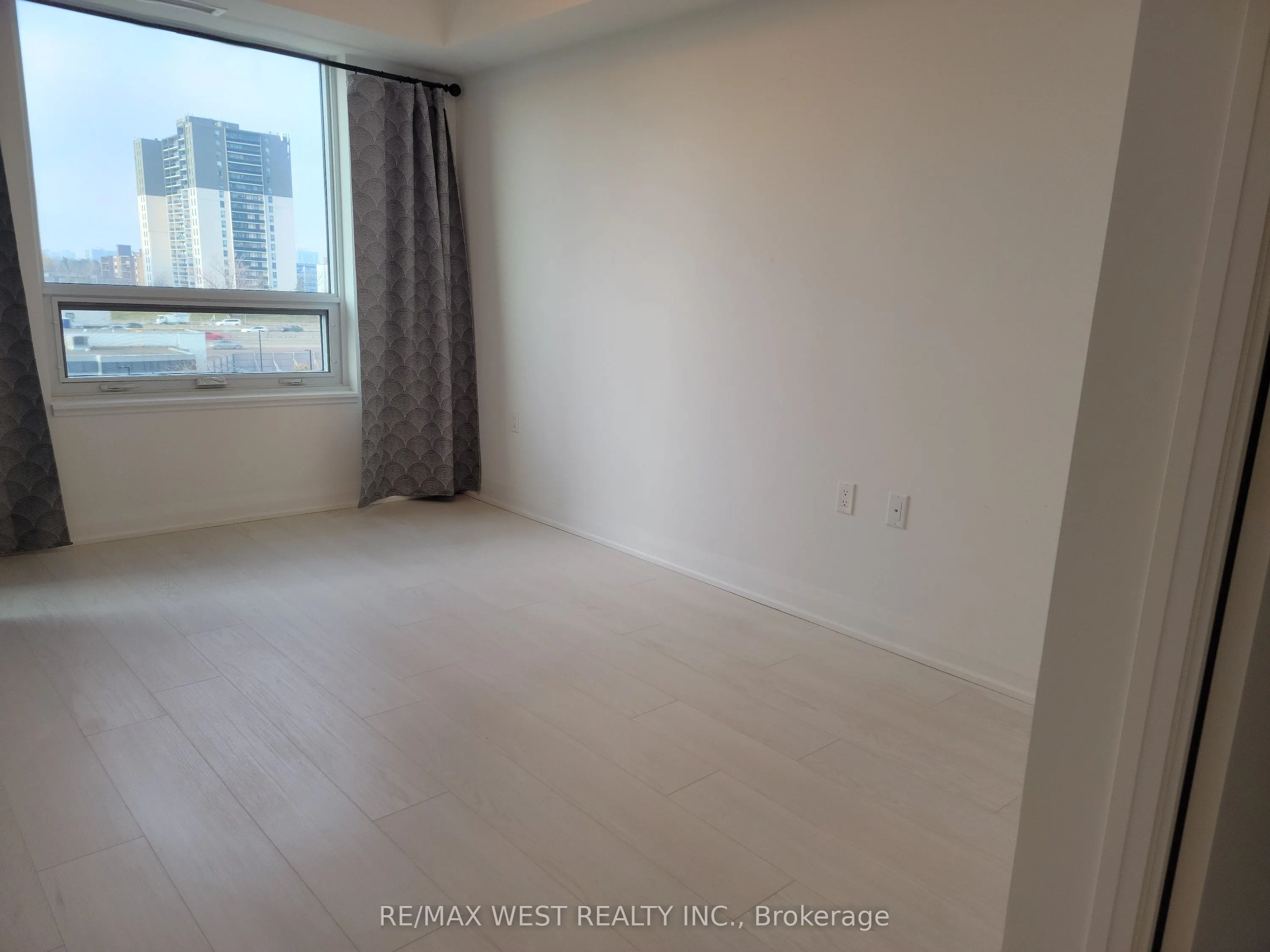 10 Gibbs Road, #425