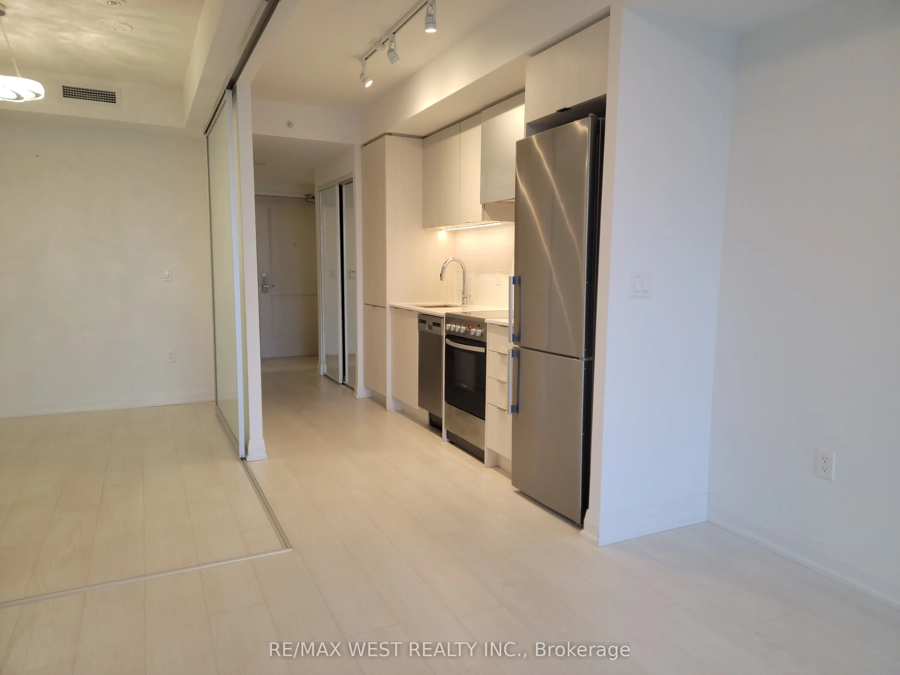 10 Gibbs Road, #425