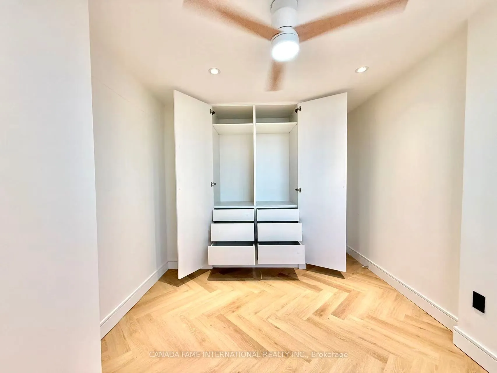 330 Dixon Road, #ph04