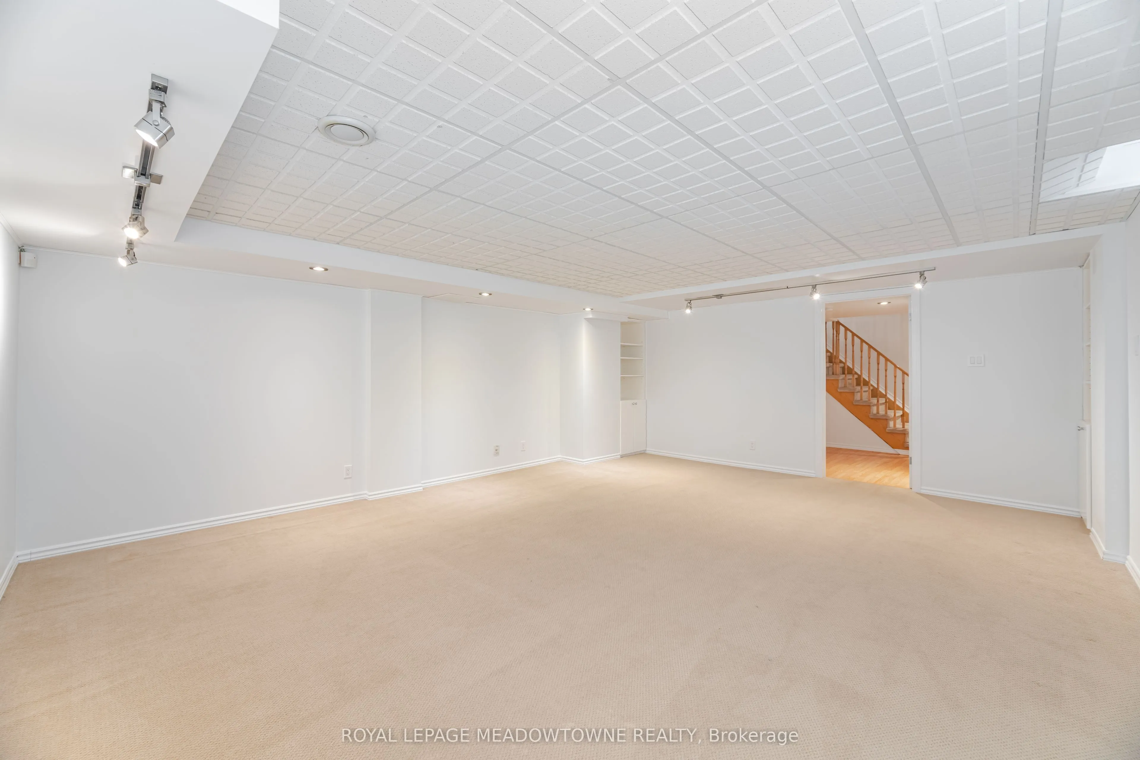 1137 Meadowgrove Court