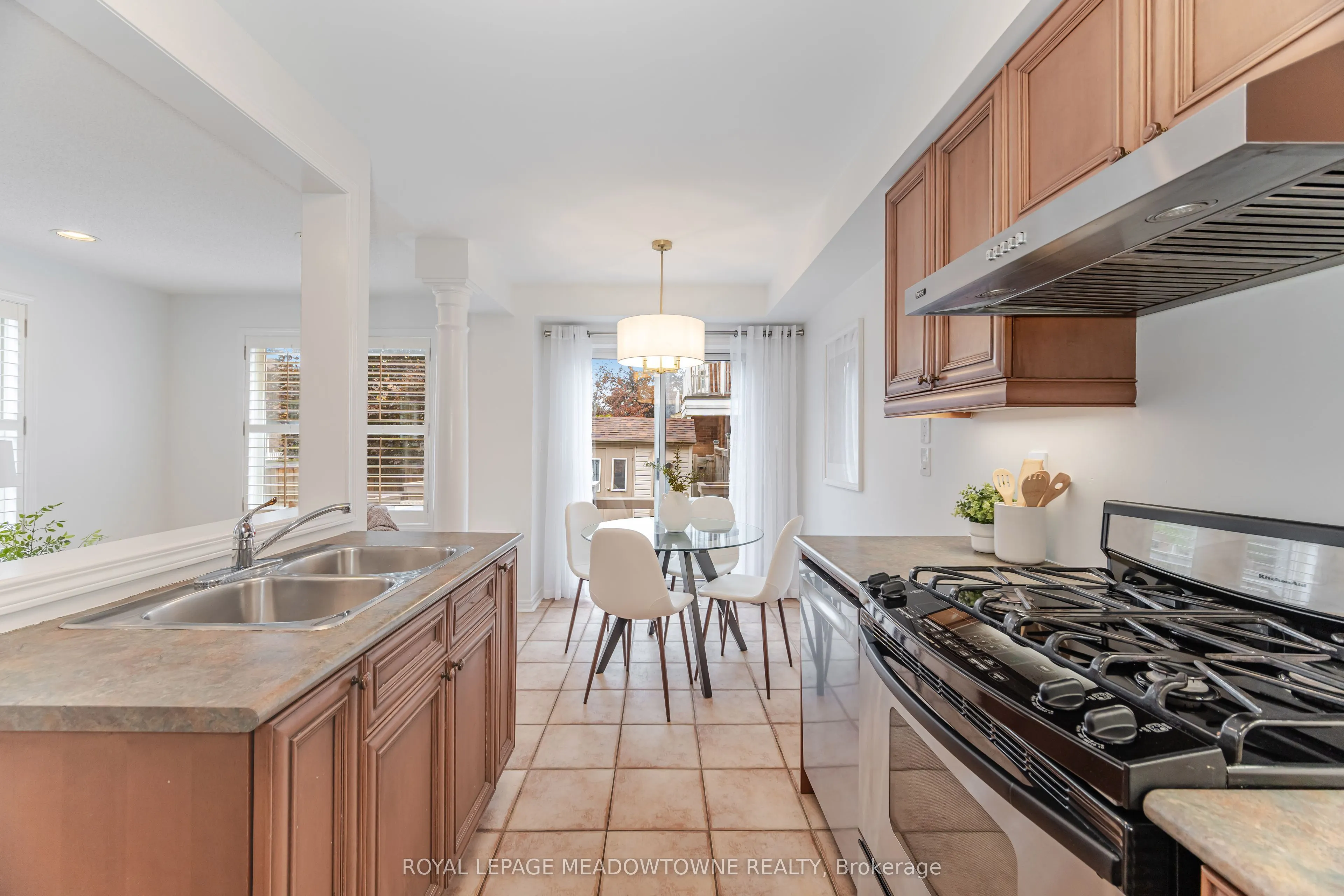 1137 Meadowgrove Court