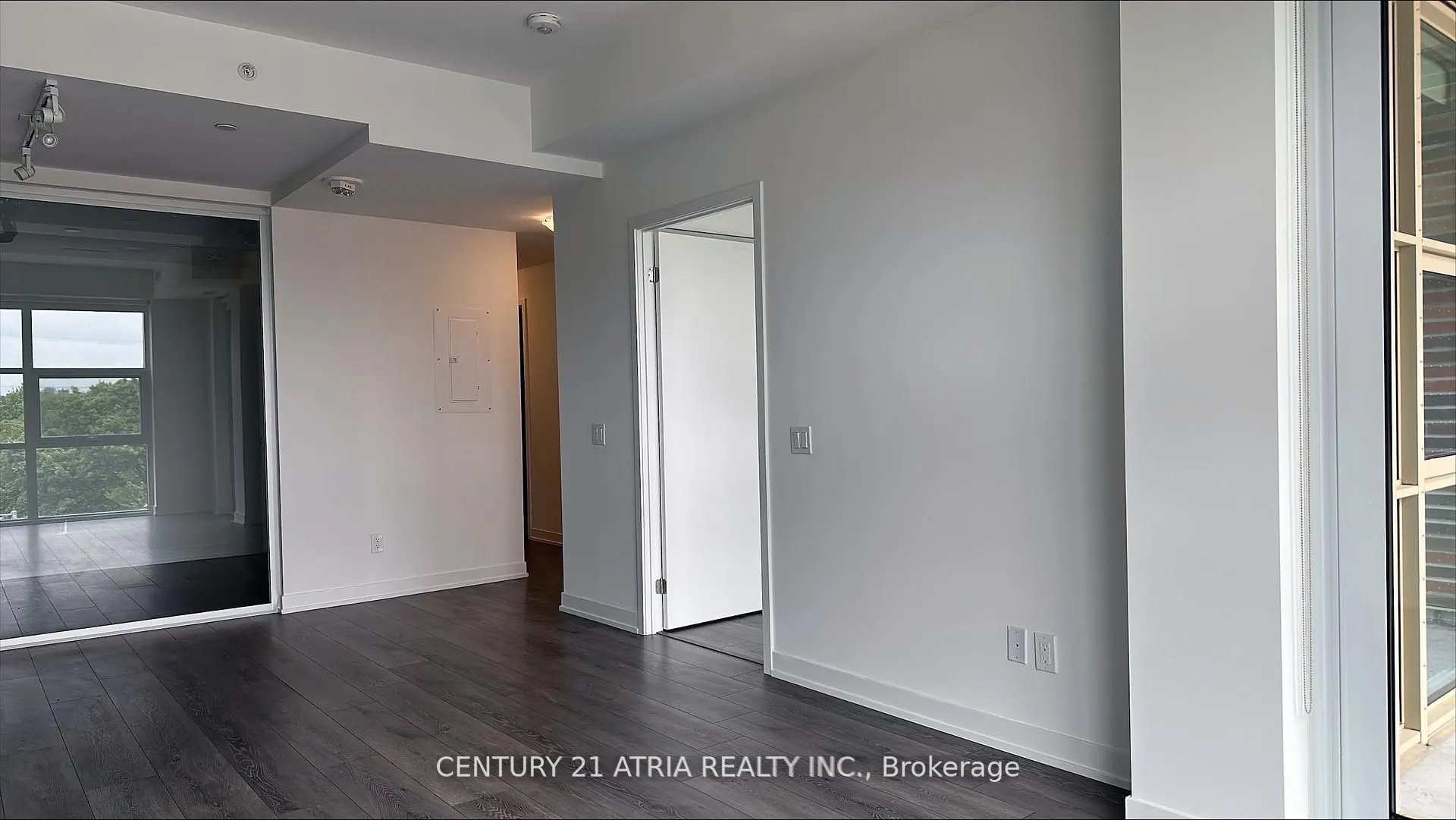 1787 st.clair Avenue W, #421