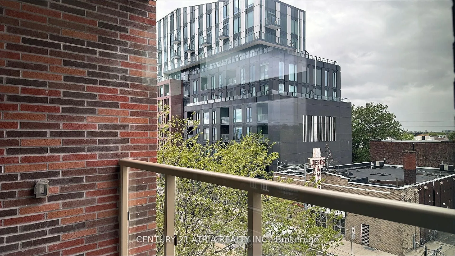 1787 st.clair Avenue W, #421