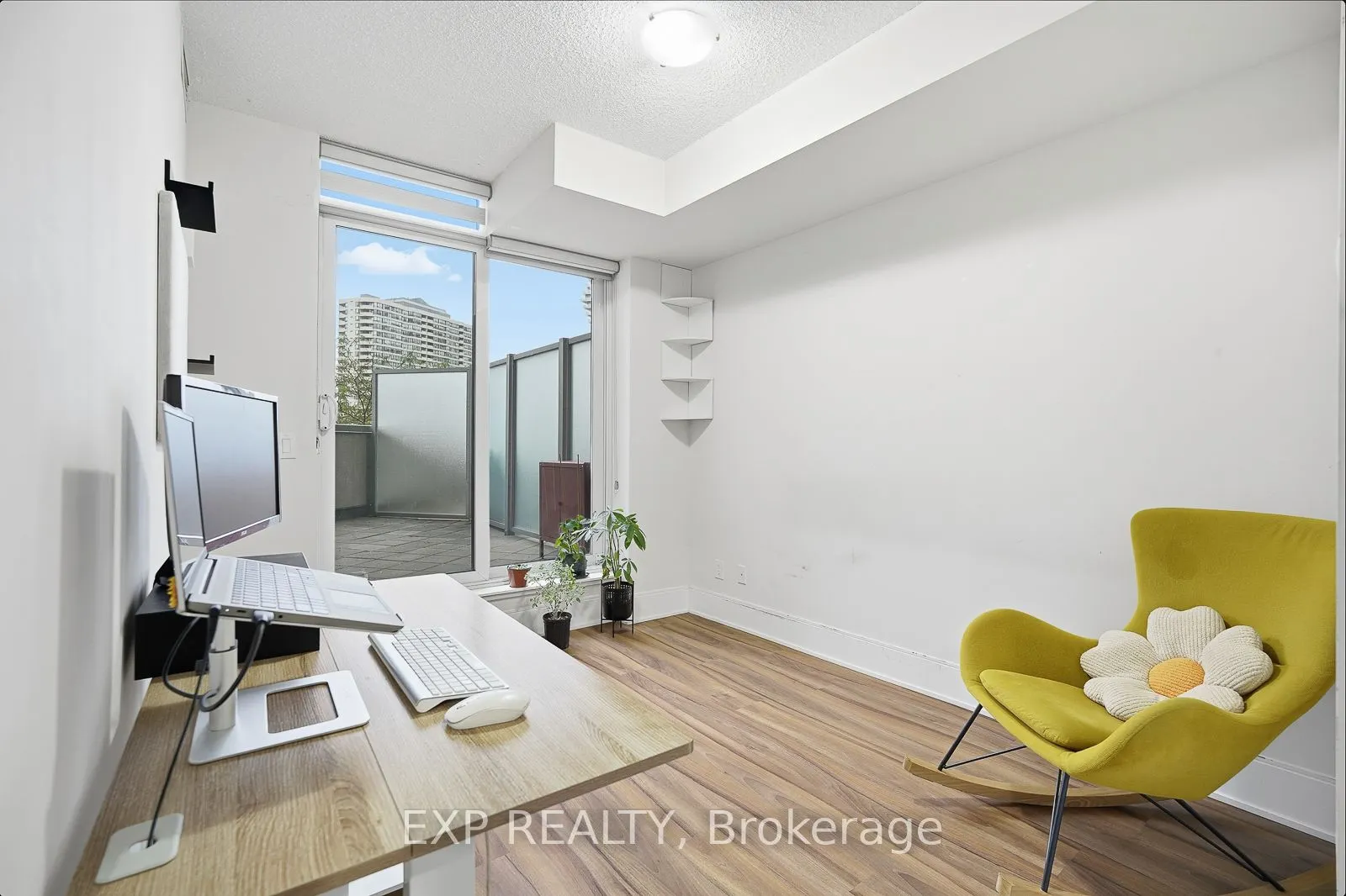 330 Burnhamthorpe Road W, #209