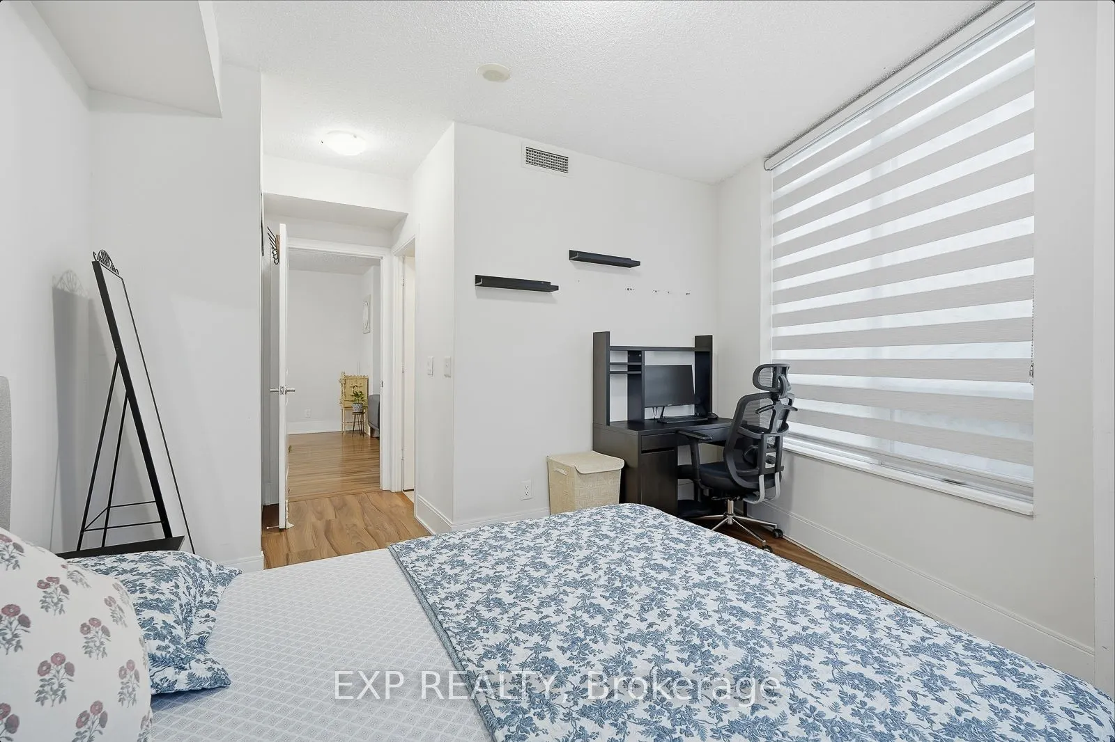 330 Burnhamthorpe Road W, #209