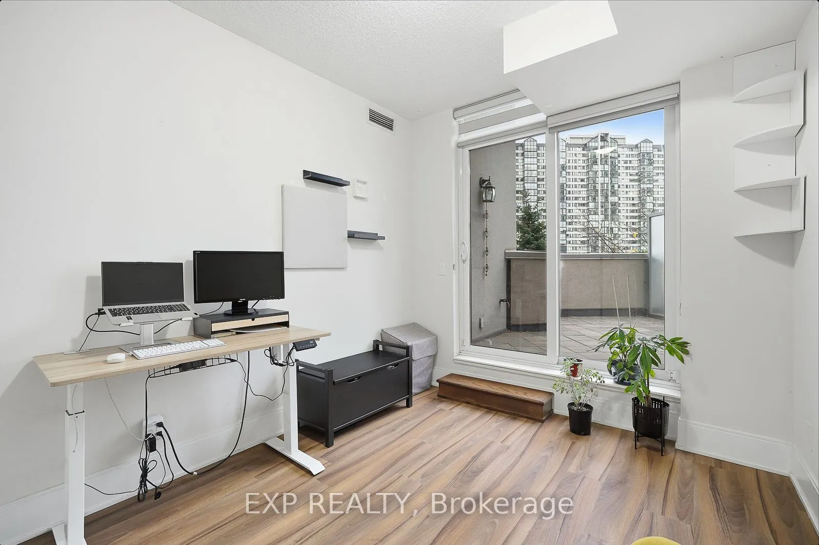 330 Burnhamthorpe Road W, #209