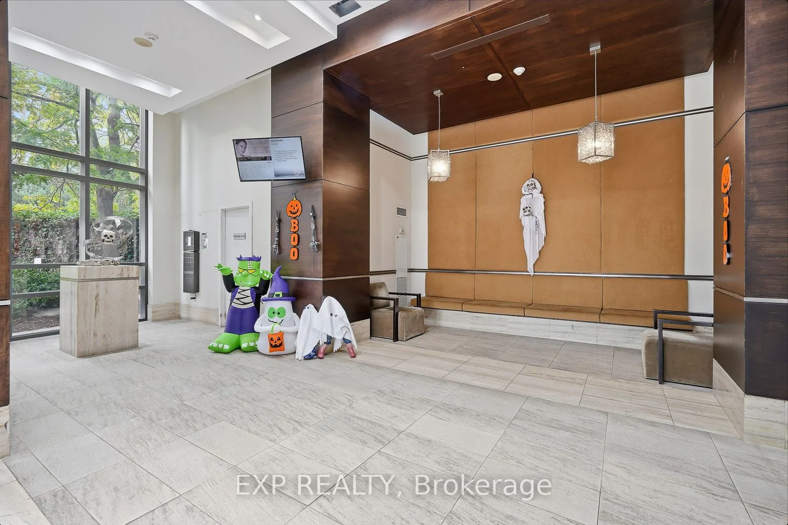 330 Burnhamthorpe Road W, #209