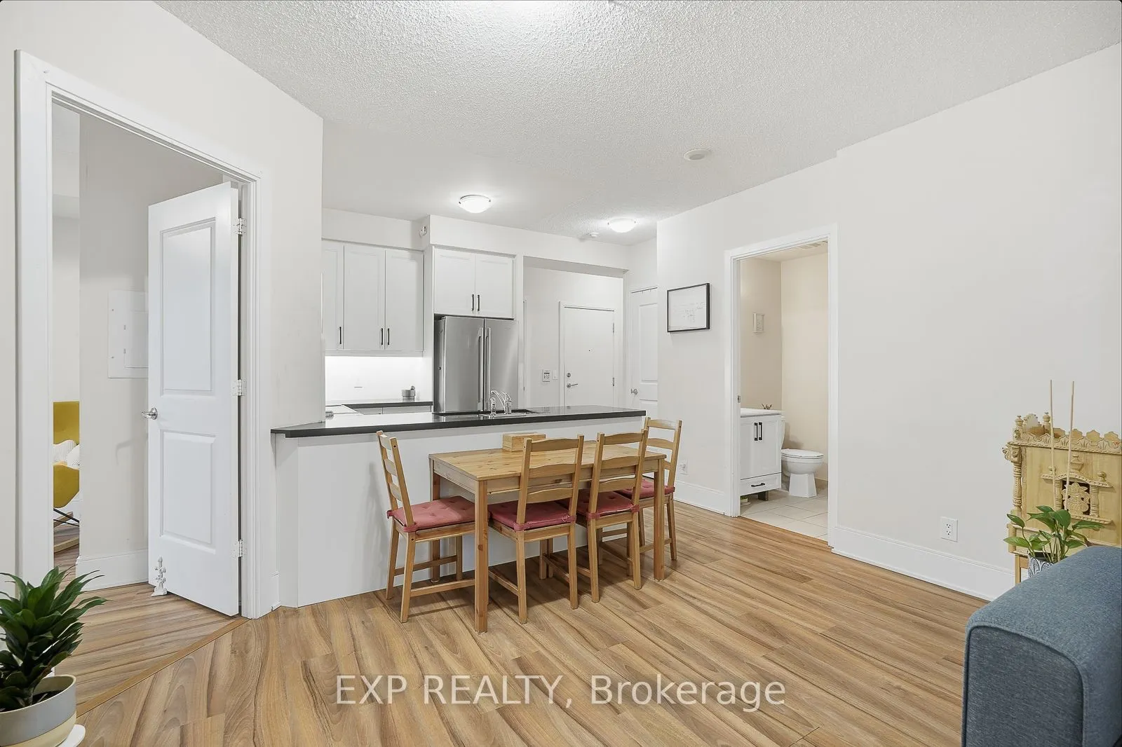 330 Burnhamthorpe Road W, #209
