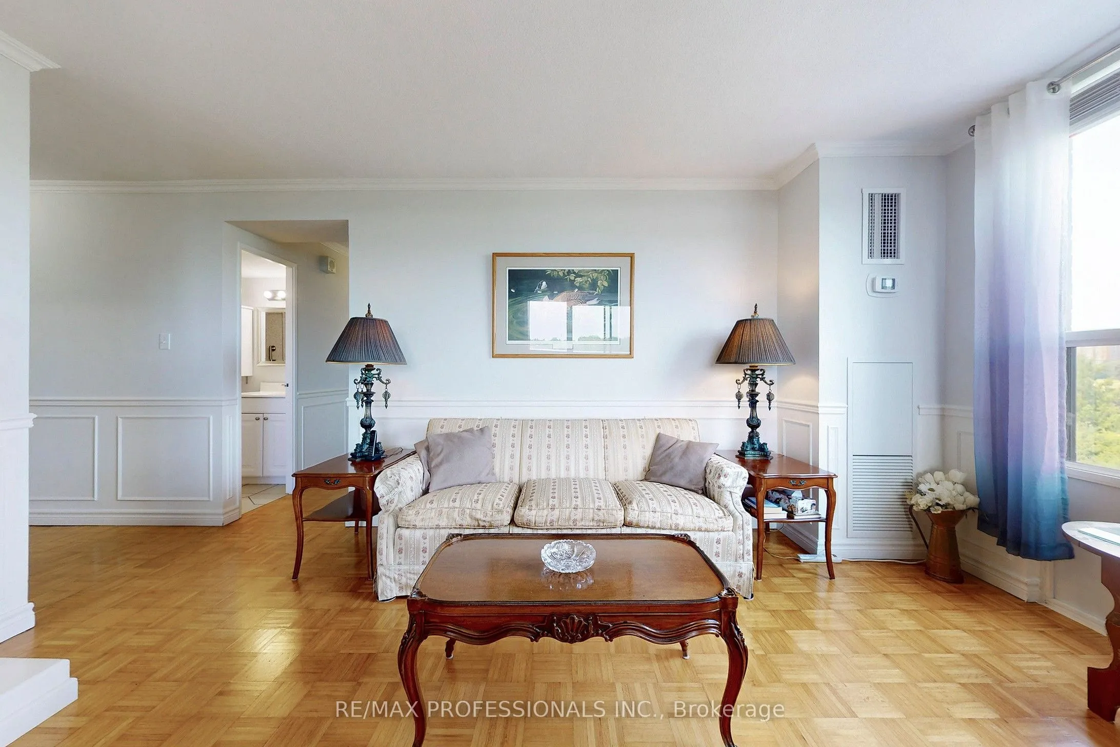 1535 Lakeshore Road E, #806
