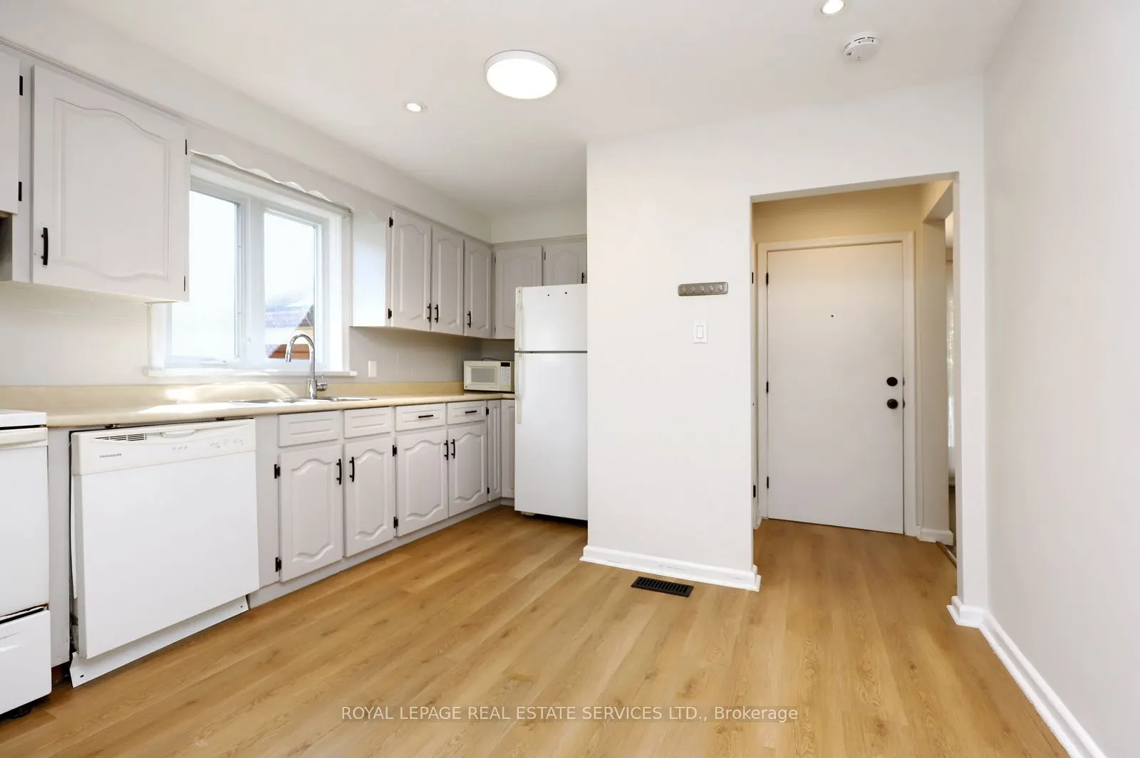 13 Benson Avenue, #Main Floor