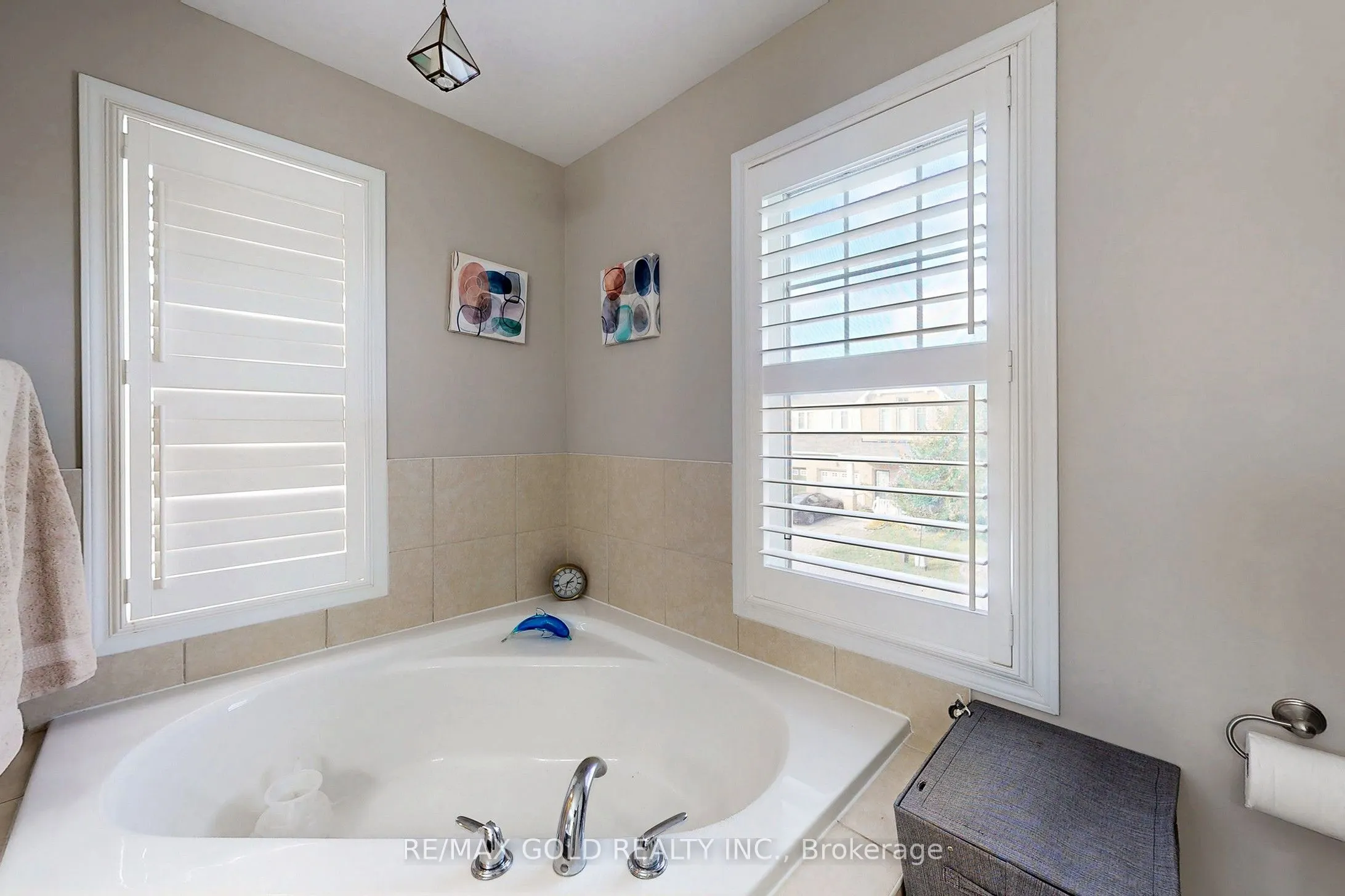 933 Raftis Crescent