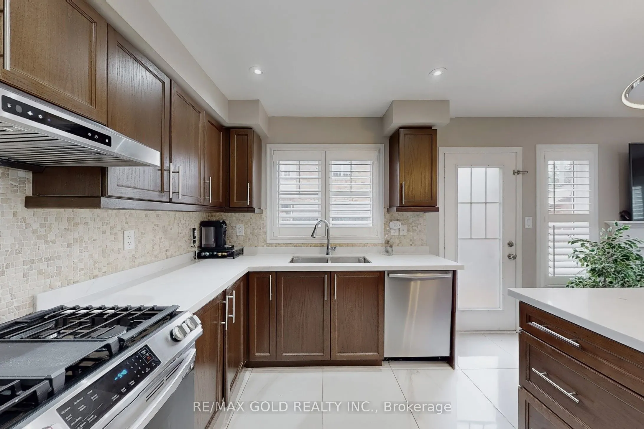 933 Raftis Crescent