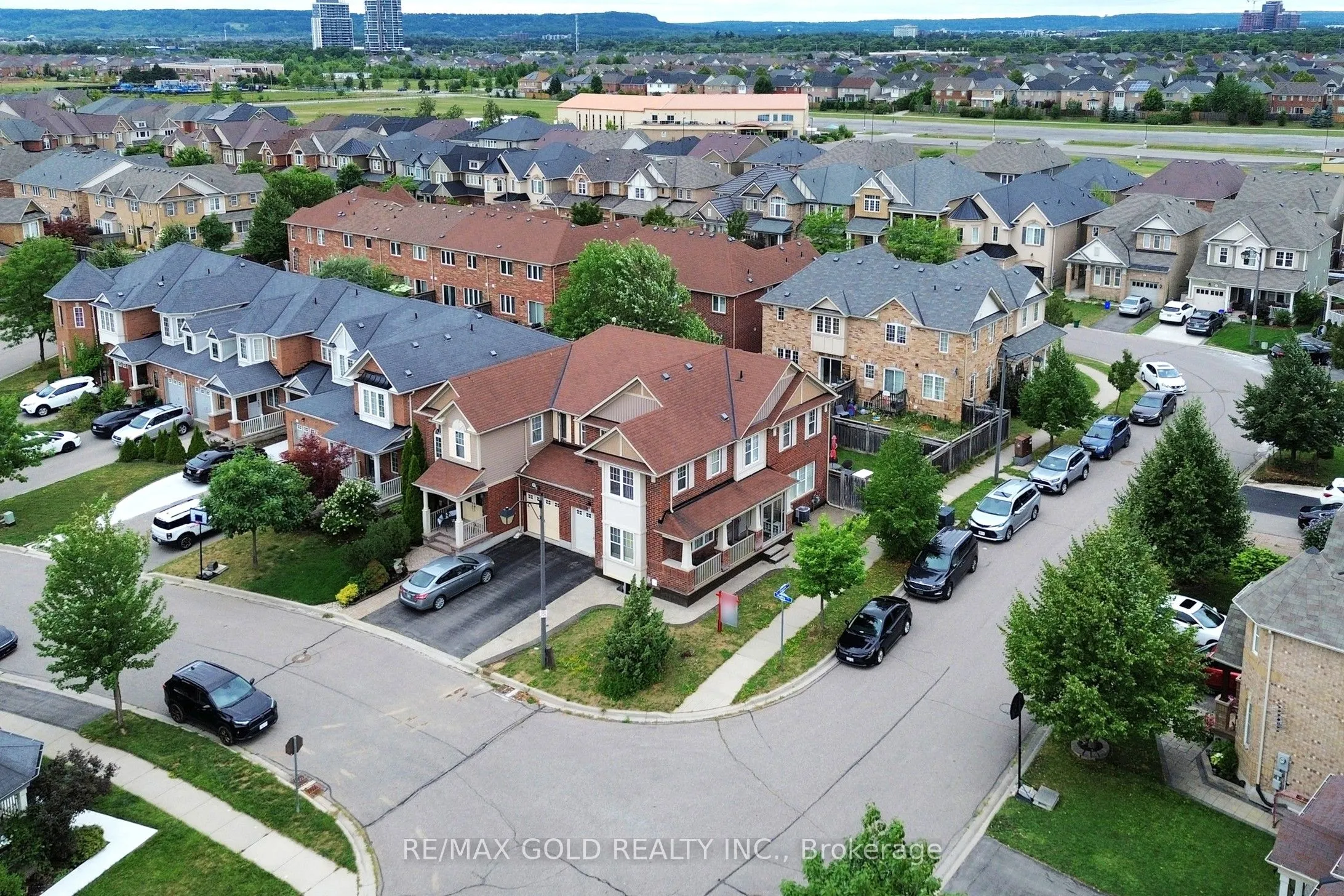933 Raftis Crescent