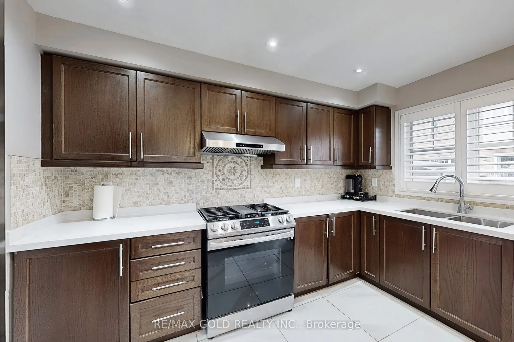 933 Raftis Crescent