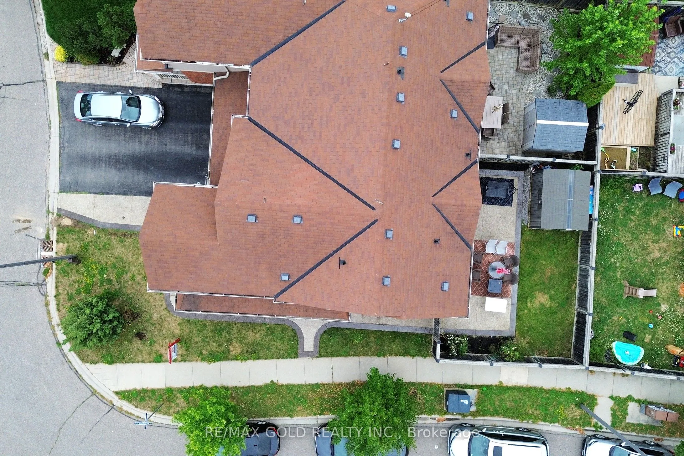 933 Raftis Crescent