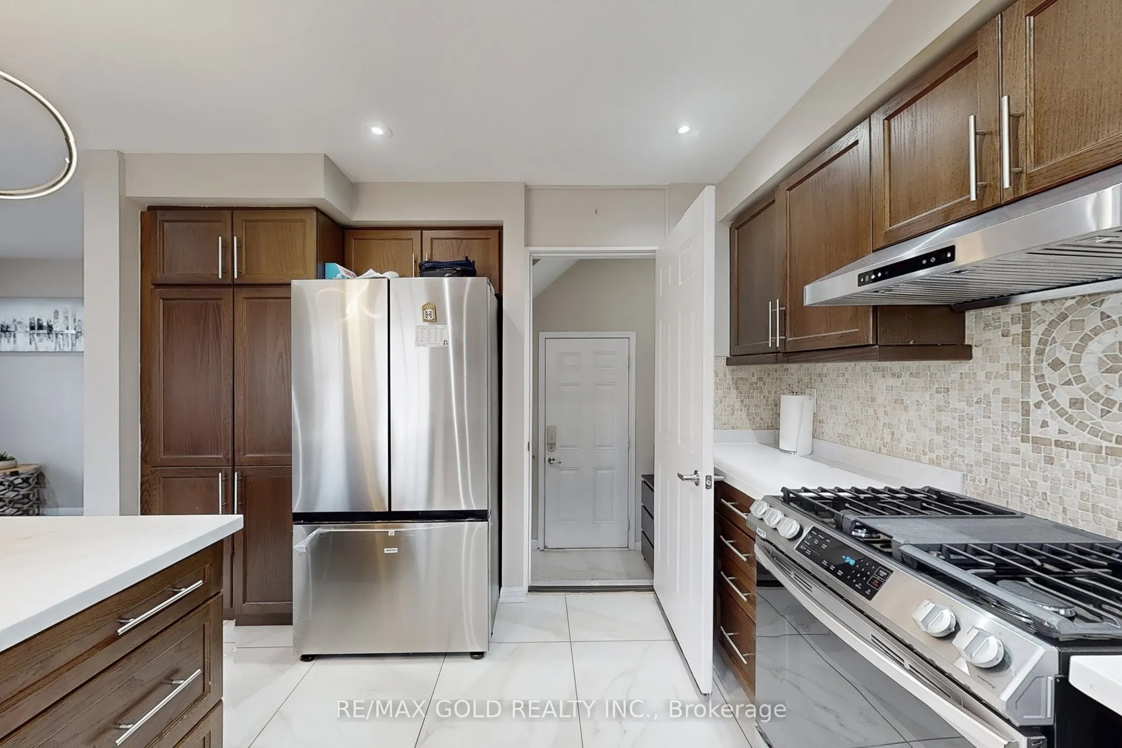 933 Raftis Crescent