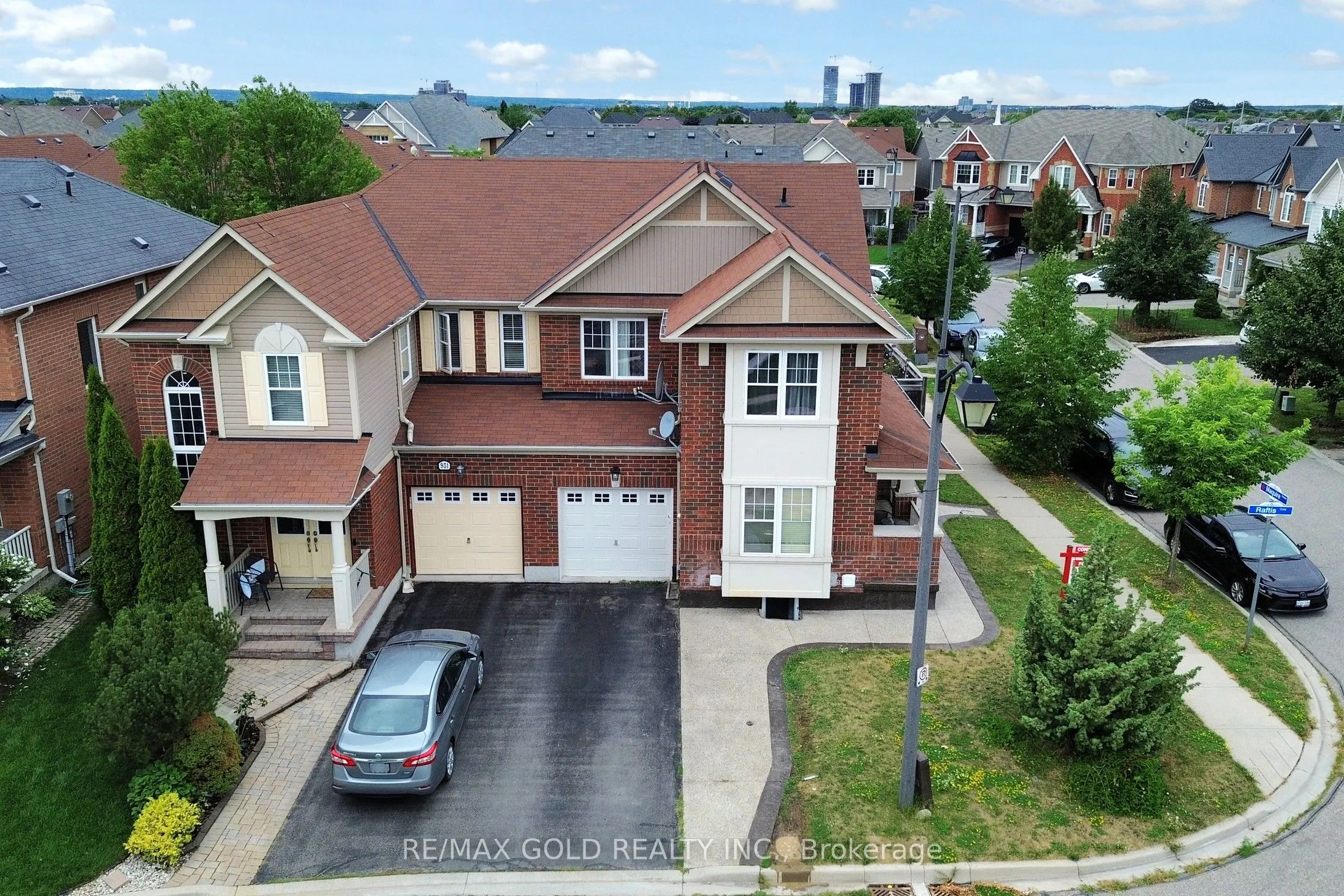 933 Raftis Crescent
