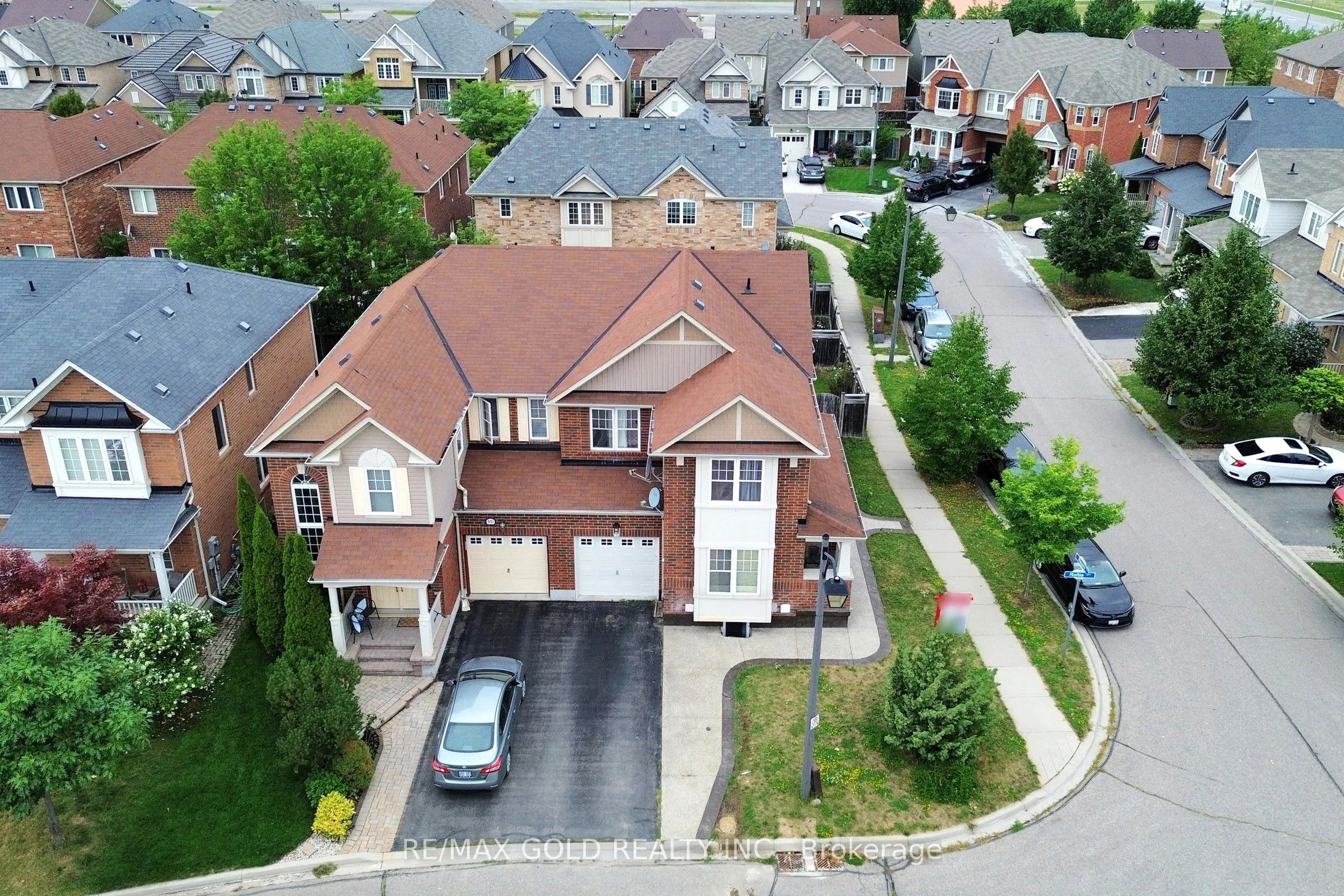 933 Raftis Crescent