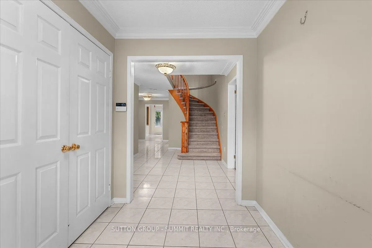 102 Sunforest Drive