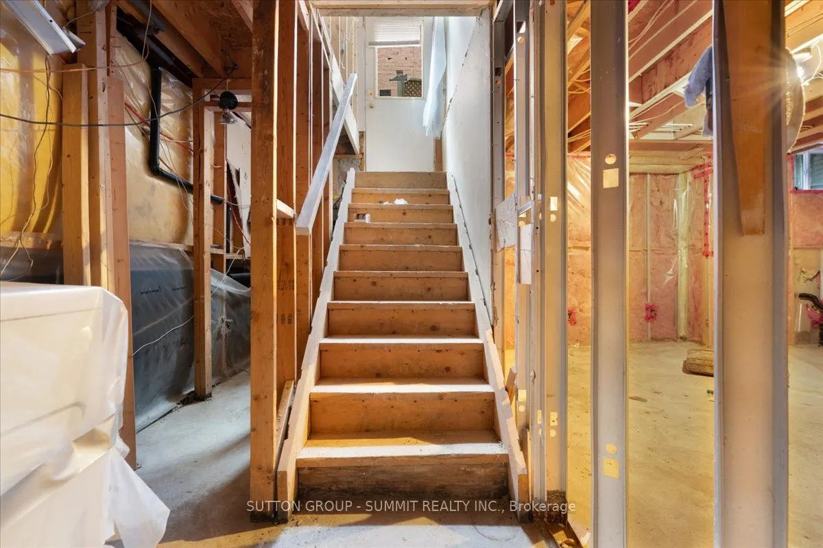 102 Sunforest Drive