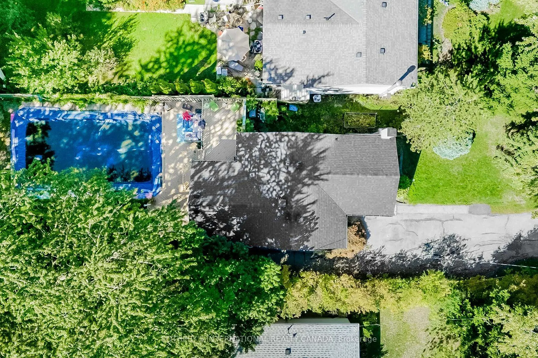 1218 Lakebreeze Drive