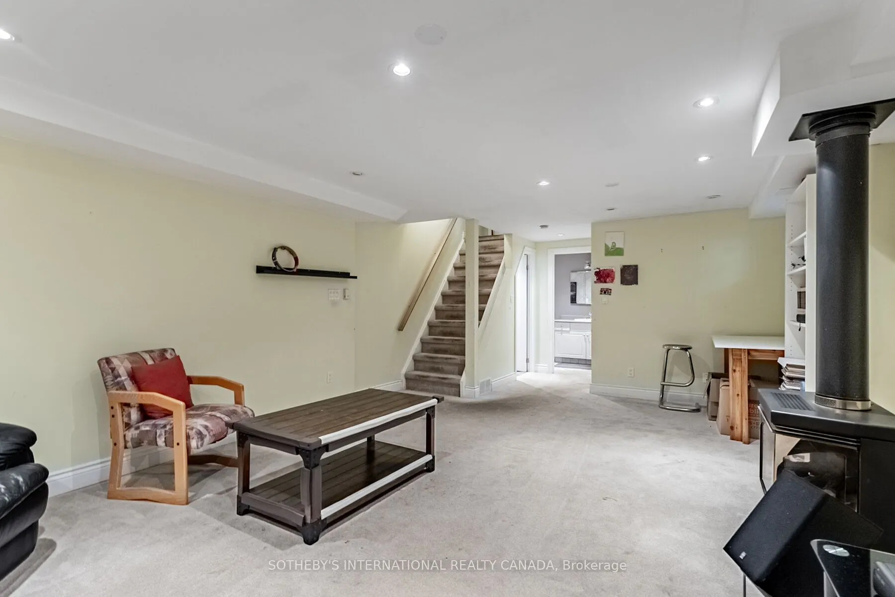 1218 Lakebreeze Drive